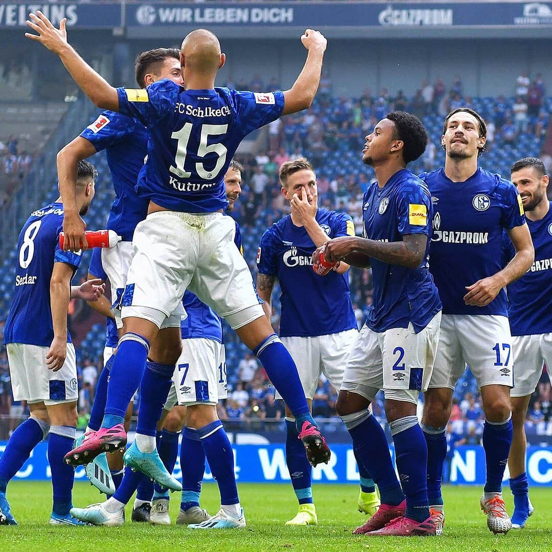 シャルケ04さんのインスタグラム写真 - (シャルケ04Instagram)「Markiere einen Kumpel, mit dem du das nächste Schalke-Tor so bejubelst wie @alessandroschoepf und @ahmedkutucu 🙌🏽😆 . . Tag a mate with whom you celebrate our next goal like Ahmed & Schöpfi 🙌🏽😆 . . #Schalke #S04 #Football #Soccer #Knappen #WirLebenDich #🔵⚪️」9月5日 0時14分 - s04