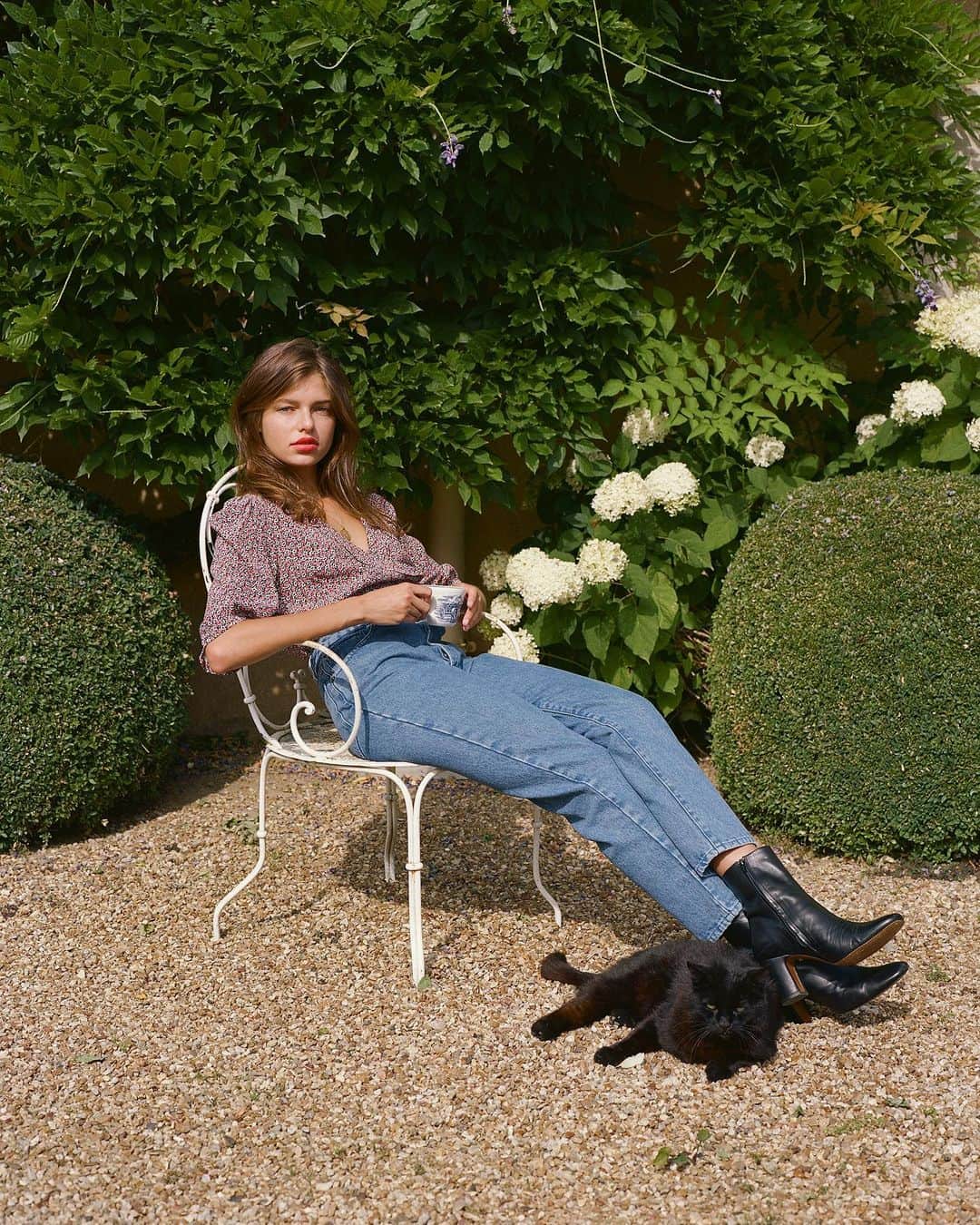 Jeanneのインスタグラム：「@rouje September capsule is out ❤️ Thank you to all my amazing team: photos @julietteabitbol @edouardsanville Models @anastasiiamatviienko @solangesmith  MUA @eliseducrot Stylisme @tiphaineguiran Production @alix_deforceville (link in story) #labellesaison」