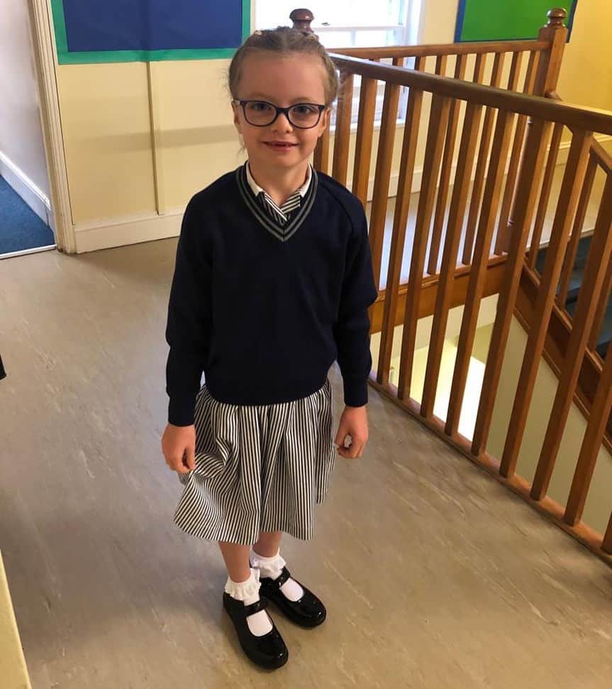 ティム・クルルのインスタグラム：「My “little” girl was excited for her first day back at school 😍#notsolittleanymore #year1 #prouddaddy」