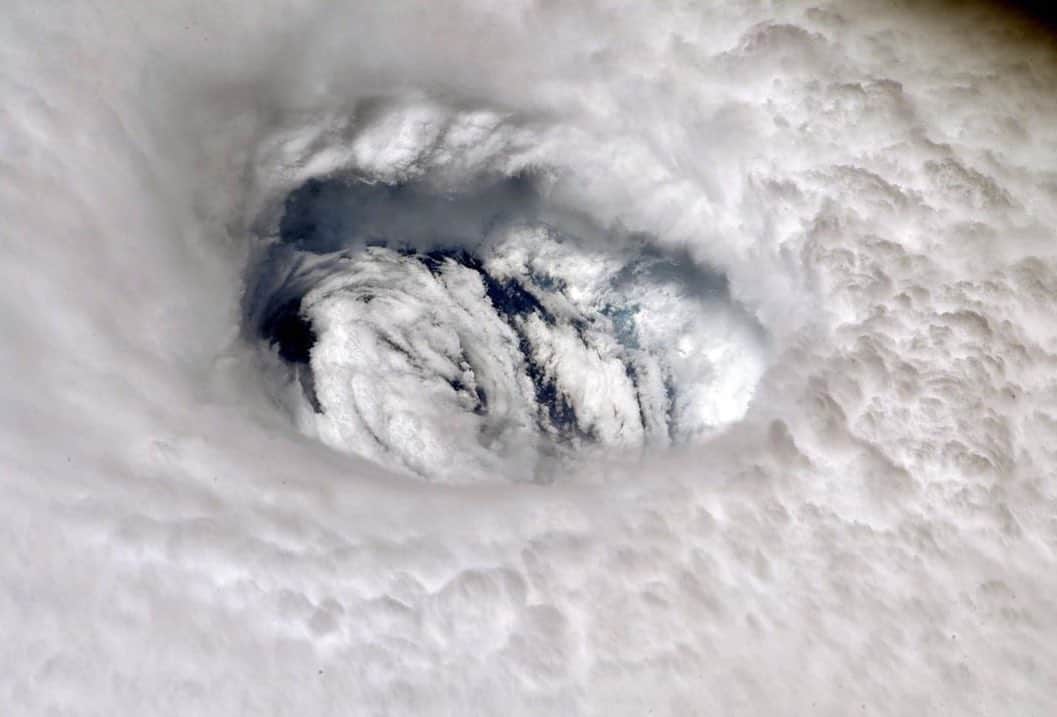 メリッサ・ジョーン・ハートさんのインスタグラム写真 - (メリッサ・ジョーン・ハートInstagram)「Praying for the Bahamas and hoping the people of Florida and the Carolinas are safe, prepared and spared of this powerful storm..... #repost @stationcdrkelly ・・・ Fellow astronaut @astrohague got this pic of #HurricaneDorian from @iss. The eye of a storm from space is an incredible sight to see. But also, concerning for the people below. Be smart, stay safe!」9月5日 0時35分 - melissajoanhart