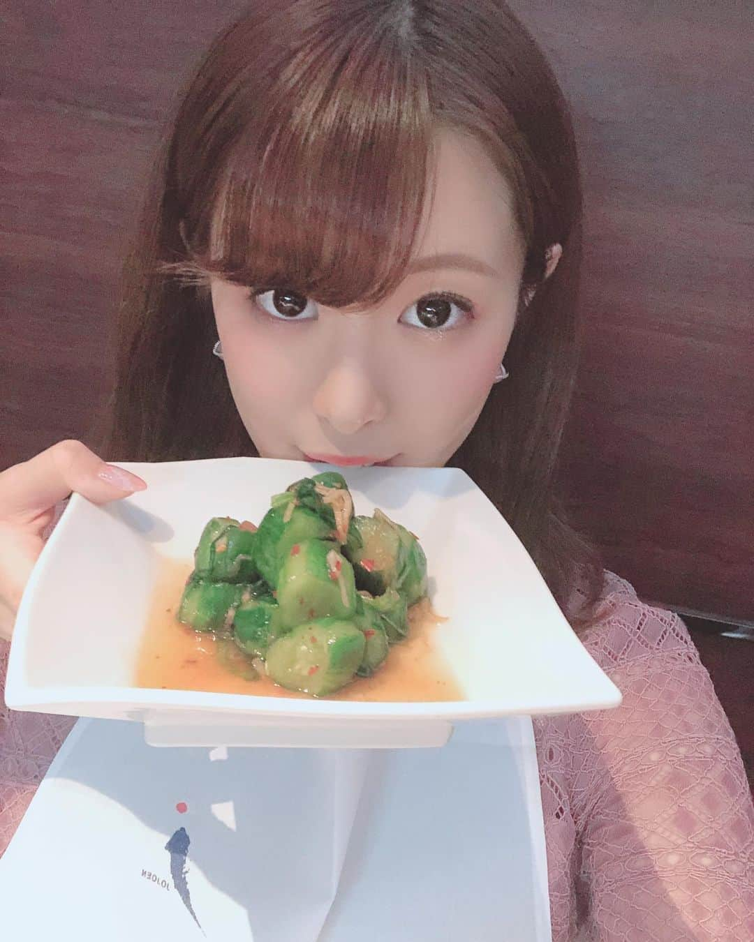 二宮ひかりさんのインスタグラム写真 - (二宮ひかりInstagram)「・ ・ ・ 叙々苑サラダとおいきむちが すきすぎる♡ ・ ・ #av女優 #二宮ひかり  #にのひー  #アタッカーズ #アタッカーズ専属 #叙々苑  #オイキムチ  #叙々苑サラダ  #牛タンが1番すき」9月5日 0時48分 - hikari_ninomiya_