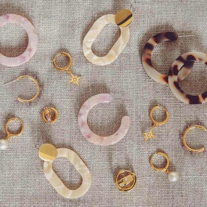 のインスタグラム：「Resin, Lilac, Pearl or Starburst? Find your style! ⁠ ⁠ #oreliajewellery #oreliaaccessories #jewelleryinspo #pearlearrings #resinearrings」