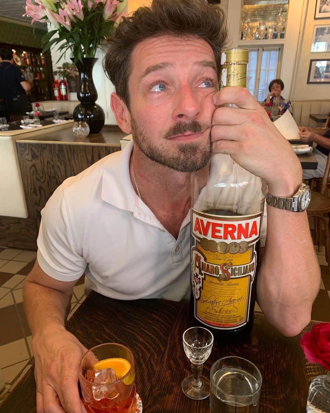 イアン・ボーエンのインスタグラム：「Grab your dreams with both hands kids.」