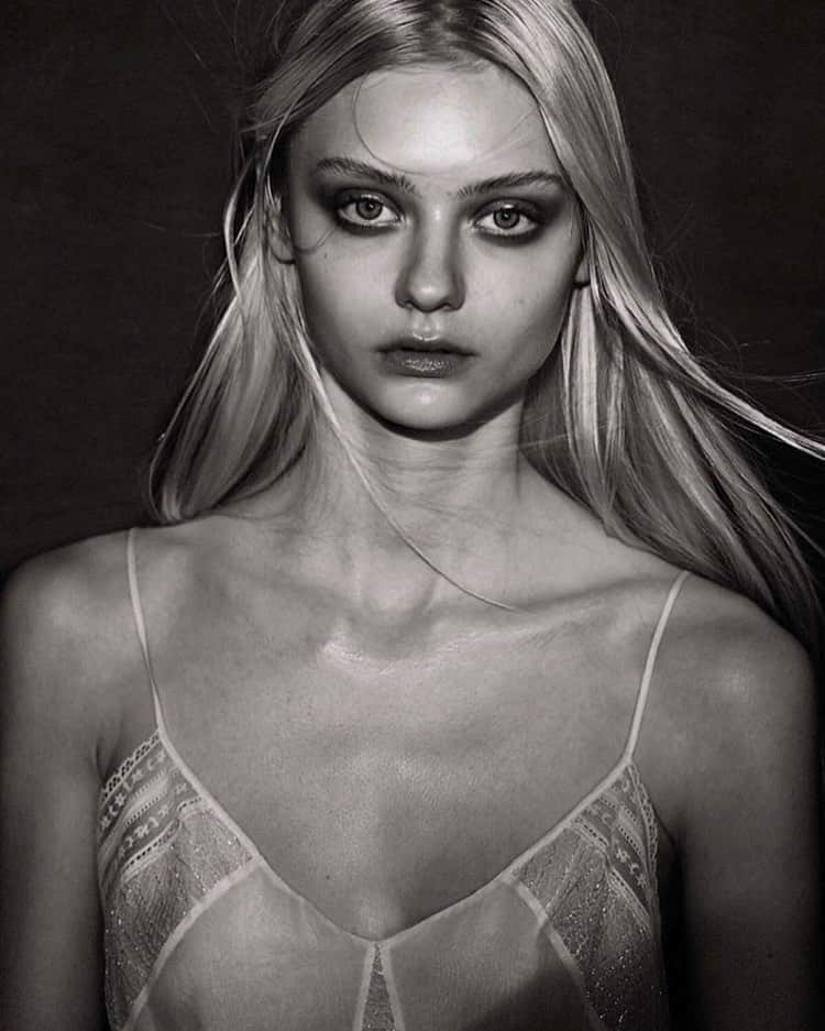 ナスティア・クサキナさんのインスタグラム写真 - (ナスティア・クサキナInstagram)「by Peter Lindbergh for Vogue Italia @therealpeterlindbergh 💔🙏🏻」9月5日 1時10分 - nastyakusakina