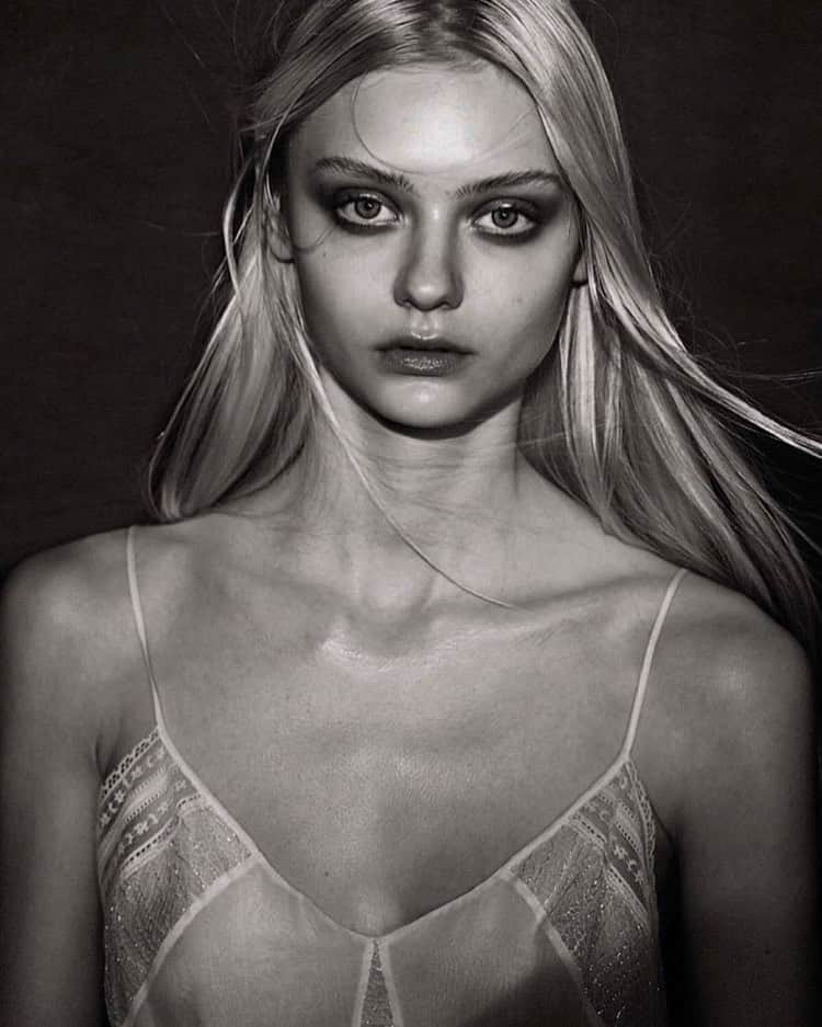 ナスティア・クサキナのインスタグラム：「by Peter Lindbergh for Vogue Italia @therealpeterlindbergh 💔🙏🏻」