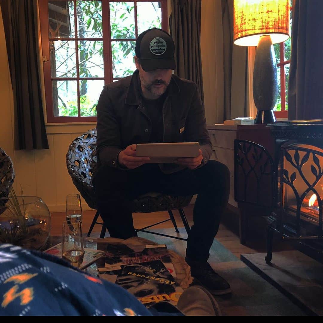 ホリー・マリー・コームズのインスタグラム：「The house don’t fall when the bones are good.. 🎵💍🎵」