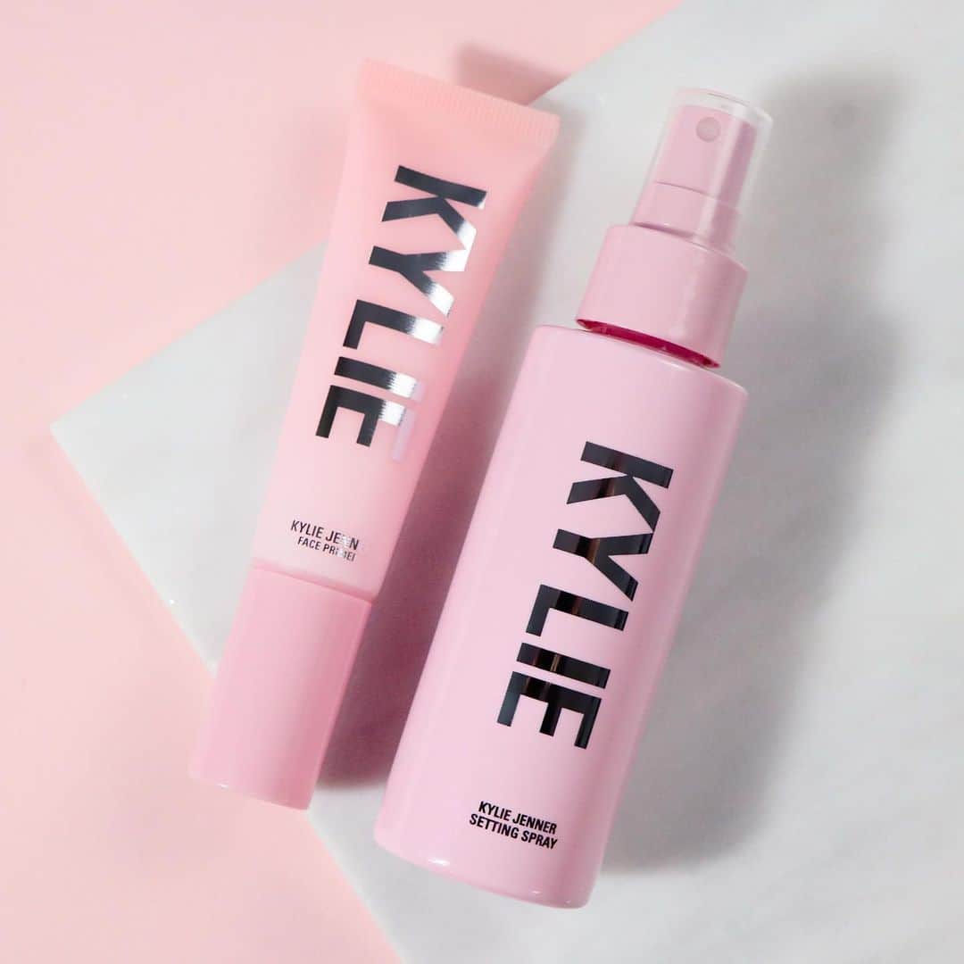 Kylie Cosmeticsさんのインスタグラム写真 - (Kylie CosmeticsInstagram)「Get our amazing Face Primer & Setting Spray ($52 value) for only $45 💗 Shop Kylie’s September Faves Bundle only at KylieCosmetics.com 🥰」9月5日 1時31分 - kyliecosmetics