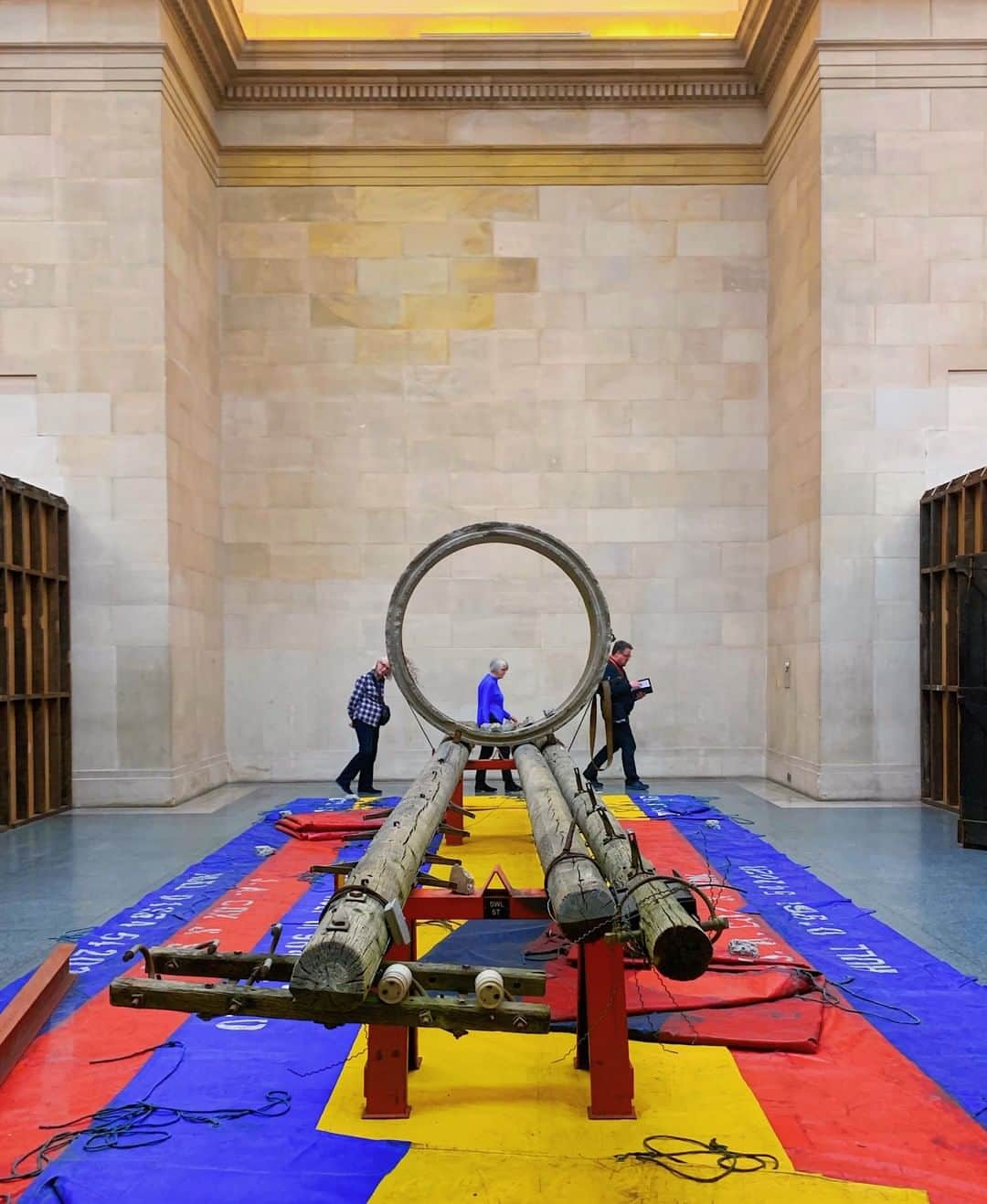 テート・ギャラリーさんのインスタグラム写真 - (テート・ギャラリーInstagram)「Only one month left to see Tate Britain's Duveen Galleries transformed into an asset strippers’ warehouse by installation artist Mike Nelson. 🚜🗜️ Nelson has carefully selected objects from the post-war Britain that framed his childhood – including enormous knitting machines, woodwork stripped from a former army barracks, graffitied steel awnings and doors from an NHS hospital. The neo-classical galleries have become a warehouse of monuments to a lost era.  Come and explore the galleries before 6 October 2019, free.  Photo by @maxwellmuseums 📸」9月5日 2時06分 - tate