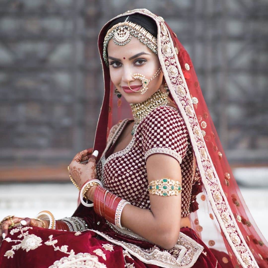 M·A·C Cosmetics UK & Irelandさんのインスタグラム写真 - (M·A·C Cosmetics UK & IrelandInstagram)「“This look brought out the traditions of an Indian bride, but with a modern twist. For the eyes, I went for a soft smokey look using matte textures, and for the lips, I chose a velvety moisturising matte red lipstick blurring out the edges of the lips to make it feel more romantic and authentic and a little less ‘done. Think modern day Padmavati." -@nishasirpal_makeup, M·A·C Digital Learning and Education Manager. ⁠⠀ ⁠⠀ 💄 Shocking Revelation, Semi Sweet Times Nine Palette, Studio Fix Fluid, Studio Fix Concealer. ⁠⠀ #AsianBridal #AsianBridalMakeup #MACCosmeticsUK ⁠#MACCosmetics ⁠⠀ Photography by @zohaibali.co.uk⁠⠀ Hair by @aamirnaveedhair⁠⠀」8月21日 18時48分 - maccosmeticsuk