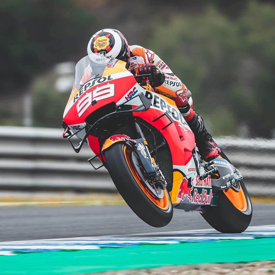レプソル・ホンダのインスタグラム：「#WheelieWednesday courtesy of @jorgelorenzo99. See you soon 🇬🇧 ⠀⠀⠀⠀⠀⠀⠀⠀⠀ #BritishGP」