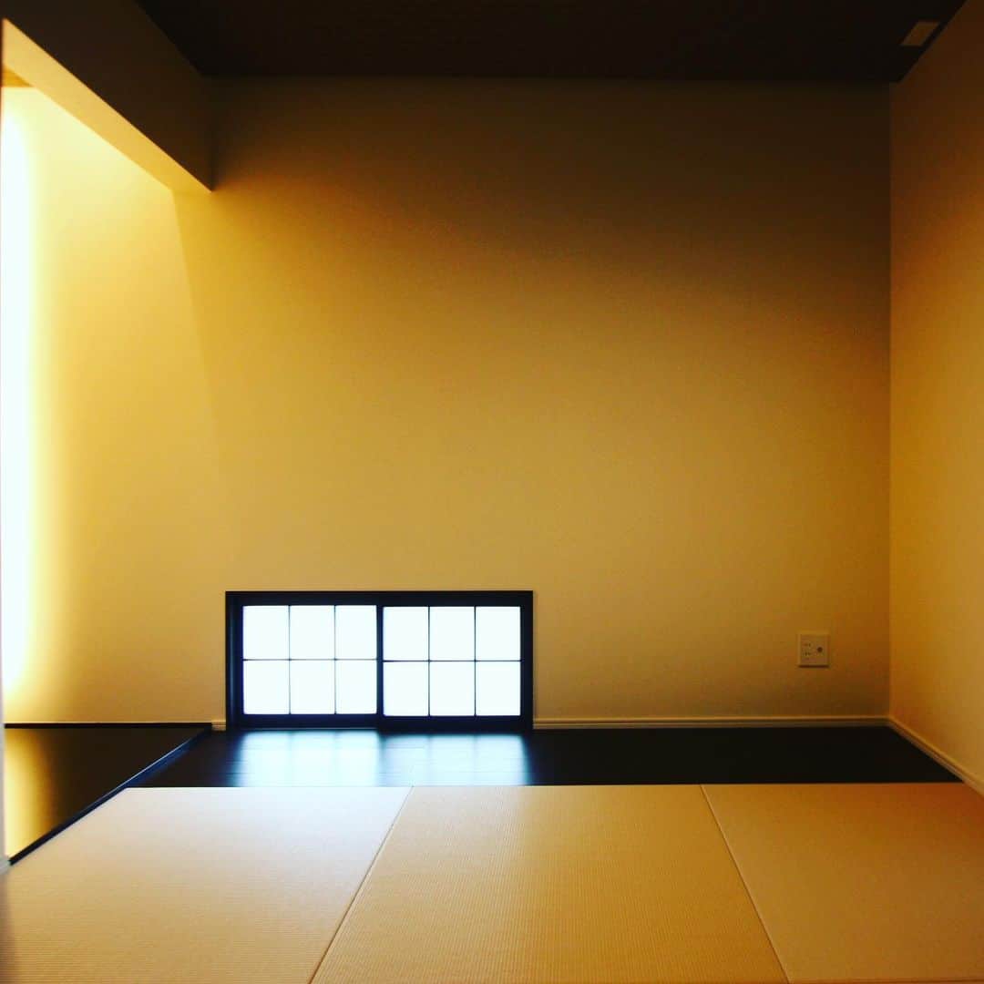 井上建設株式会社（下関）のインスタグラム：「#inouek #japanese #間接照明  日中ですが この静寂感。お抹茶が飲みたくなりましたー🍵」