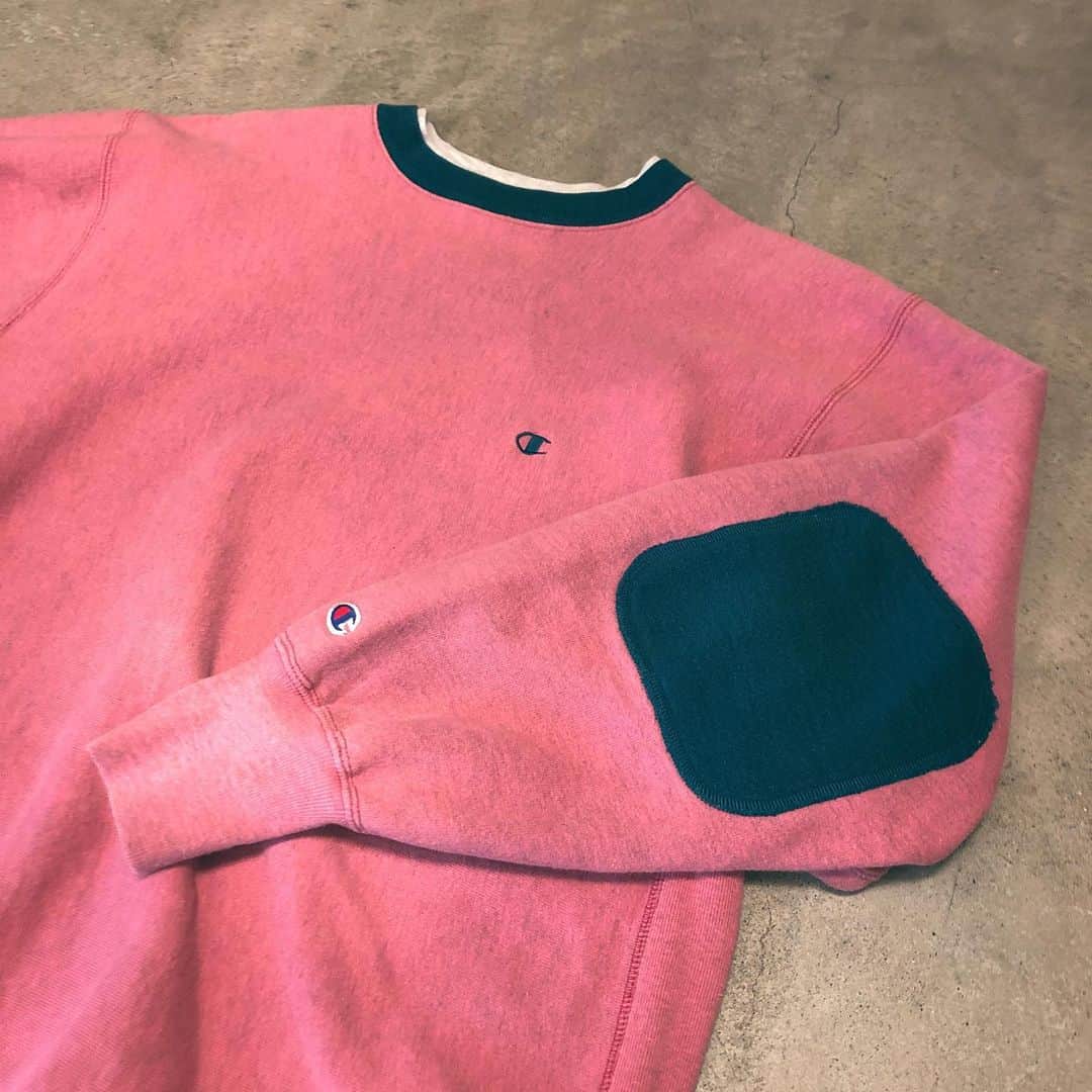 birthdeathさんのインスタグラム写真 - (birthdeathInstagram)「★Men's New Arrival★  90's Champion Reverse weave bi-color sweatshirt with elbow patch （Pink/ Green）size XX-Large ・ ・ #birthdeath #vintage #reverseweave  #vintagecap #nike #fashion #tokyo」8月21日 17時48分 - birthdeath_tokyo