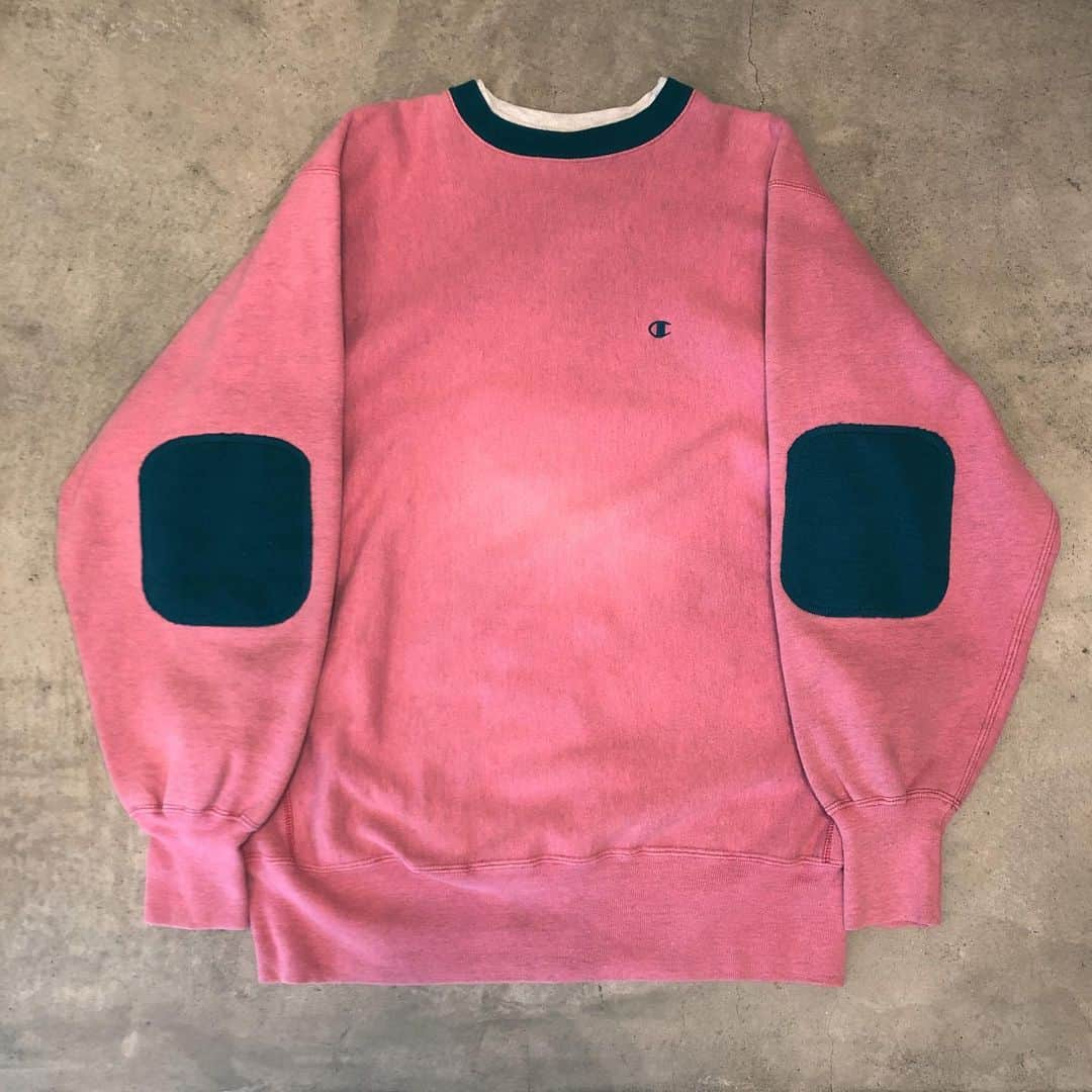 birthdeathさんのインスタグラム写真 - (birthdeathInstagram)「★Men's New Arrival★  90's Champion Reverse weave bi-color sweatshirt with elbow patch （Pink/ Green）size XX-Large ・ ・ #birthdeath #vintage #reverseweave  #vintagecap #nike #fashion #tokyo」8月21日 17時48分 - birthdeath_tokyo