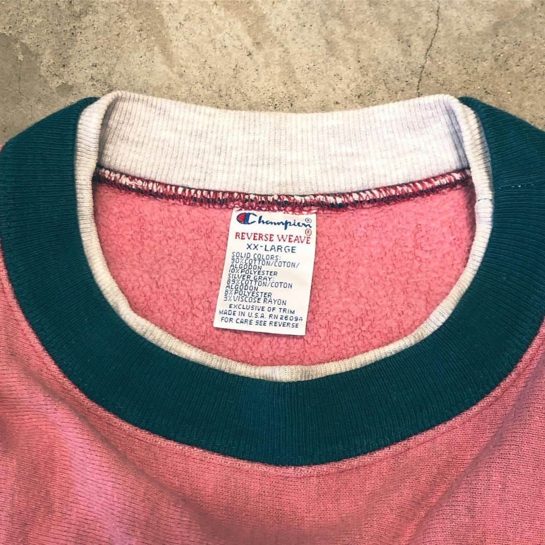 birthdeathさんのインスタグラム写真 - (birthdeathInstagram)「★Men's New Arrival★  90's Champion Reverse weave bi-color sweatshirt with elbow patch （Pink/ Green）size XX-Large ・ ・ #birthdeath #vintage #reverseweave  #vintagecap #nike #fashion #tokyo」8月21日 17時48分 - birthdeath_tokyo