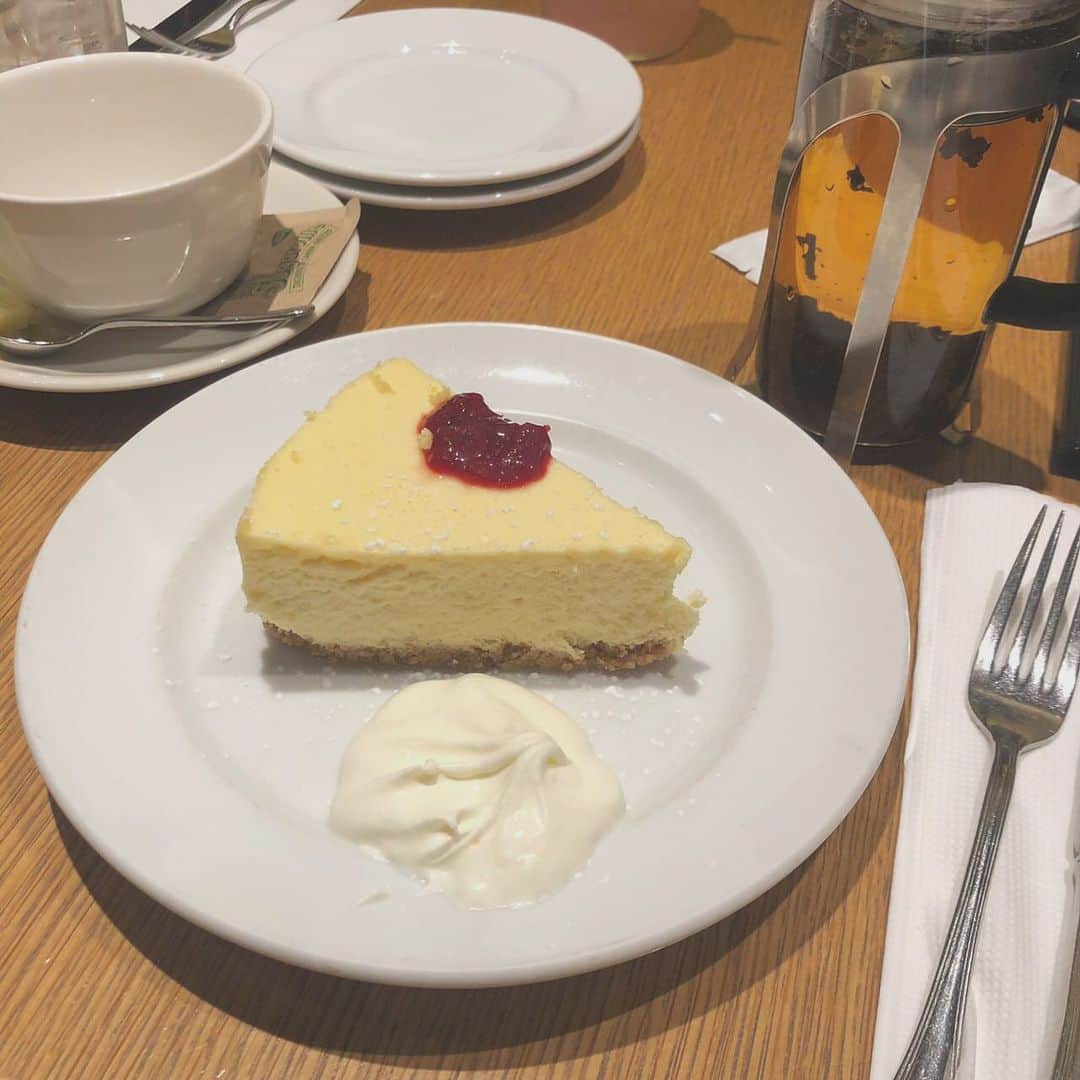 柴田阿弥さんのインスタグラム写真 - (柴田阿弥Instagram)「甘いもの、すき。 #スイーツ #チーズケーキ」8月21日 17時58分 - ayashibata0401