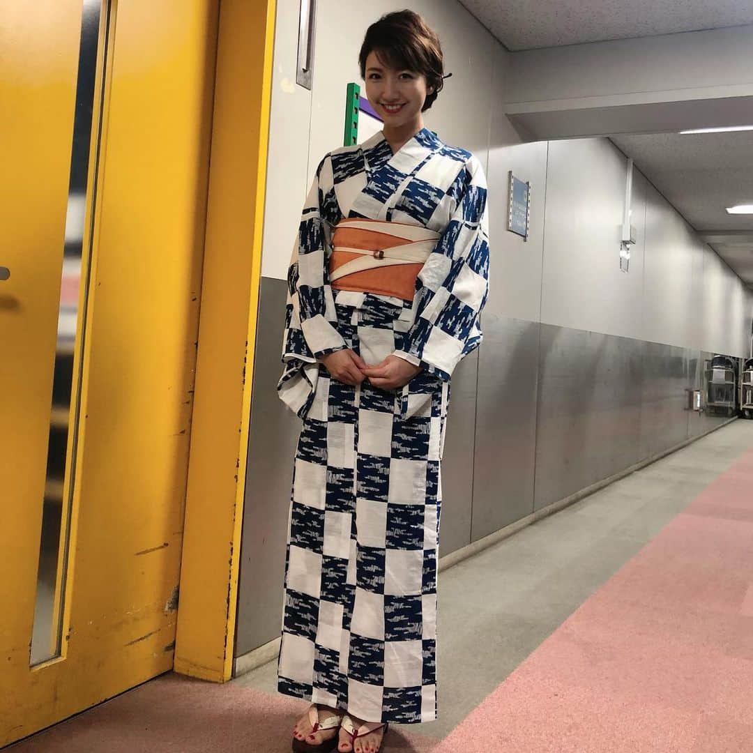 三田友梨佳さんのインスタグラム写真 - (三田友梨佳Instagram)「☆ お仕事で浴衣を着ました。 ちょうどそのタイミングで、収録終わりのたかさんにもお会い出来ました♪ 久しぶりにお会いできて嬉しかったです！！ #石橋貴明さん」8月21日 18時09分 - yurikamita_official