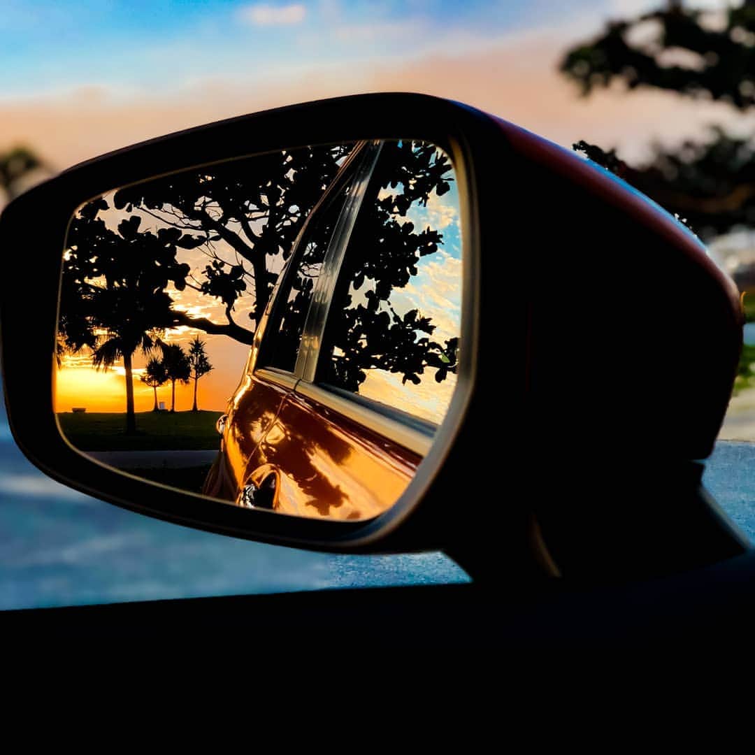 日産自動車さんのインスタグラム写真 - (日産自動車Instagram)「相棒と見る #夕焼け 。  #日産 #nissan #🚗 #ニッサン#nissanjapan #5523 #日産ノートePOWER」8月21日 18時10分 - nissanjapan