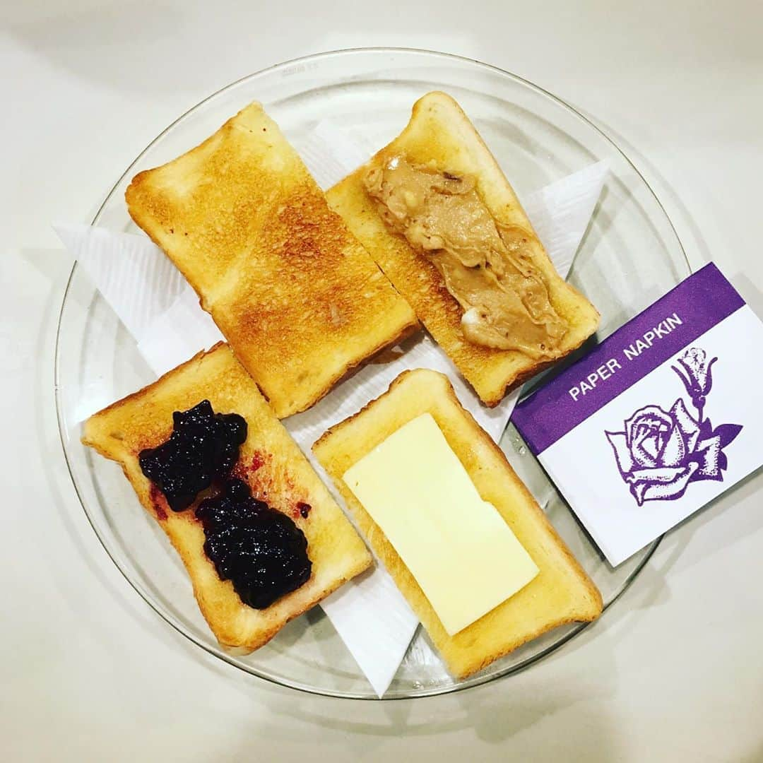 散歩の達人さんのインスタグラム写真 - (散歩の達人Instagram)「ゴミ箱という名の宝石箱。 Special toast set:) #yummy #もっと知りたい東京落語 #トースト #喫茶 #浅草 #珈琲アロマ #toast #asakusa #rakugo #散歩の達人 #さんたつ」8月21日 18時17分 - san_tatsu