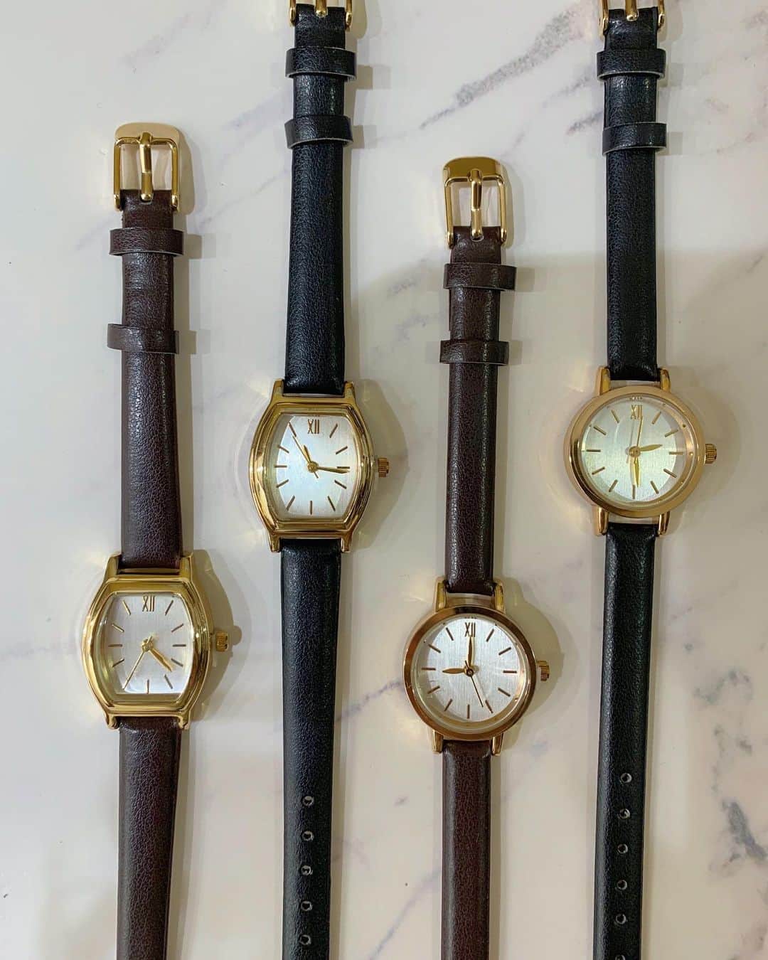 Maiko 【3COINS公式】さんのインスタグラム写真 - (Maiko 【3COINS公式】Instagram)「高見え✨腕時計 . . ♦︎腕時計 ¥500＋tax . プチプラには見えない🥺 めちゃくちゃ高見えな腕時計が入荷しました✨✨ 形は2種類、お色も2種類の計4種類のご用意です😊！ . ぜひ お早めにチェックしてくださいね✨ ※店舗により在庫状況が異なります。お気軽にお近くの店舗までお問い合わせください。  #3COINS#3コインズ#スリコ#3C#スリーコインズ#プチプラ#モラージュ菖蒲#モラージュ#高見え#腕時計」8月21日 18時20分 - 3coins_.maiko