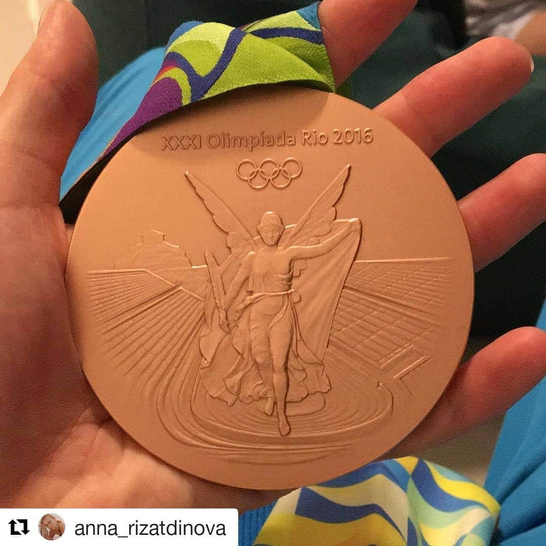 オリンピックさんのインスタグラム写真 - (オリンピックInstagram)「👏 @anna_rizatdinova #Repost ・・・ 3 years ago I reached my goal 🧗🏻‍♀️. I got the medal of Olympic games 🏅 Thanks to the whole team of #Ukraine 🇺🇦 #dream #calling #passion #hardwork #makehistory」8月21日 18時36分 - olympics