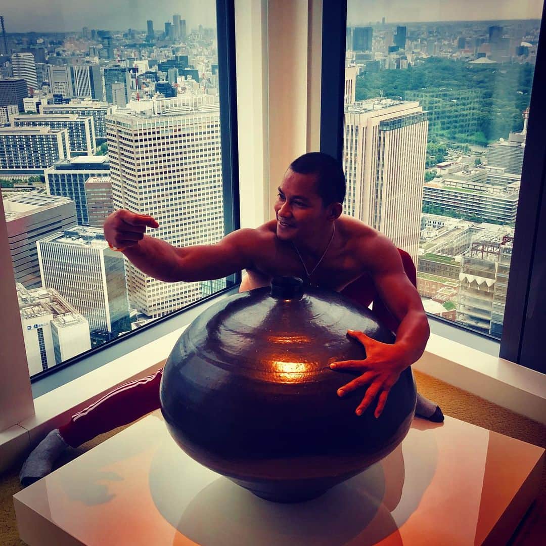 トニー・ジャーのインスタグラム：「Enjoy!!!」