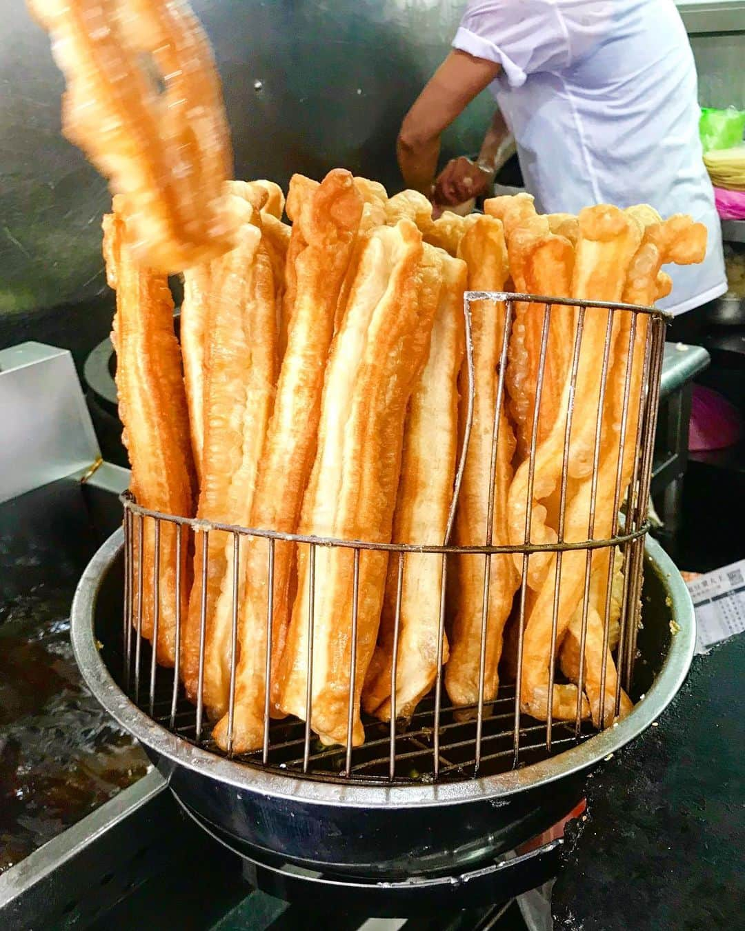 Li Tian の雑貨屋さんのインスタグラム写真 - (Li Tian の雑貨屋Instagram)「Crispy Fats ❤️ There’s many 永和豆浆 shops around but @willcookwilleat says this is the right place to go so here I am • • • • #dairycreameatstw #taiwan #台北美食 #台北 #taipei #sgfoodies #台湾 #yummy #igfood  #foodporn  #instafood #burpple #sgfoodies #gourmet #eatlocal #taipeifood #bonappetit #streetfood #台湾美食 #travel #taipeieats #breakfast #musttry」8月21日 9時44分 - dairyandcream