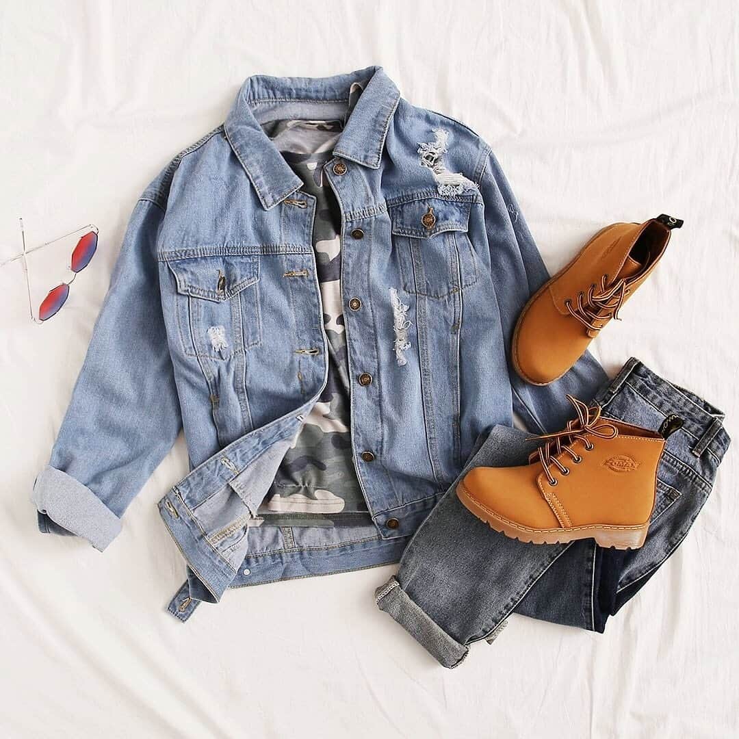 SHEINさんのインスタグラム写真 - (SHEINInstagram)「Hunting for a cool outfit.😎 Shop 'Light Wash Ripped Denim Jacket' link in bio. ID:786797 #SHEIN #SHEINOOTD #SHEINstyle #OOTD #top #jacket #denim」8月21日 9時57分 - sheinofficial