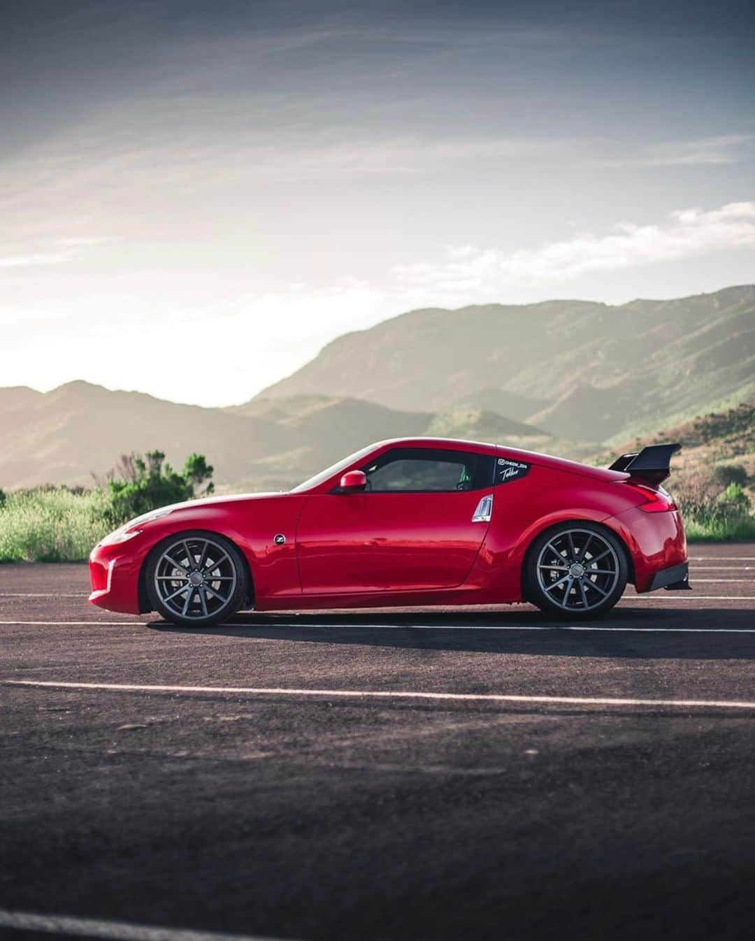 のインスタグラム：「Mountain Side. ⛰️ Z Side. 😏 #Nissan370Z #Nissan #370Z 📷: @one.20th 🚗: @cheem_z34」