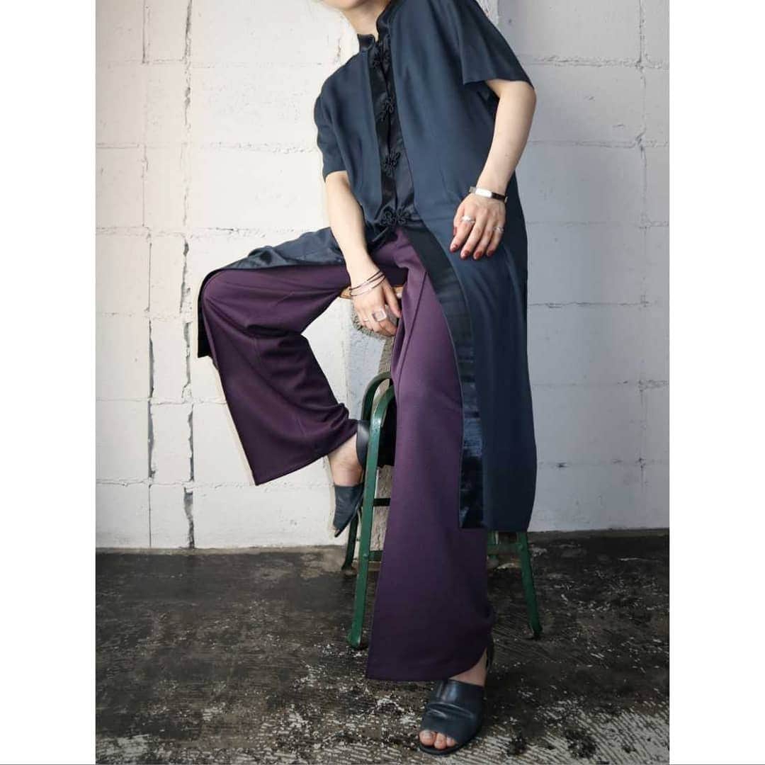 吉祥寺 古着屋 Orfeoのインスタグラム：「Navy China Robe Style  #orfeo #kichijoji #tokyo #vintage #used #fashion #coordinate #outfit #オルフェオ #吉祥寺 #東京 #古着 #古着屋 #ヴィンテージ #ユーズド #ファッション #コーディネート  掲載商品のお問い合わせはメールにて承っております。コメント、DMでのお問い合わせは受け付けておりませんのでご了承ください。」