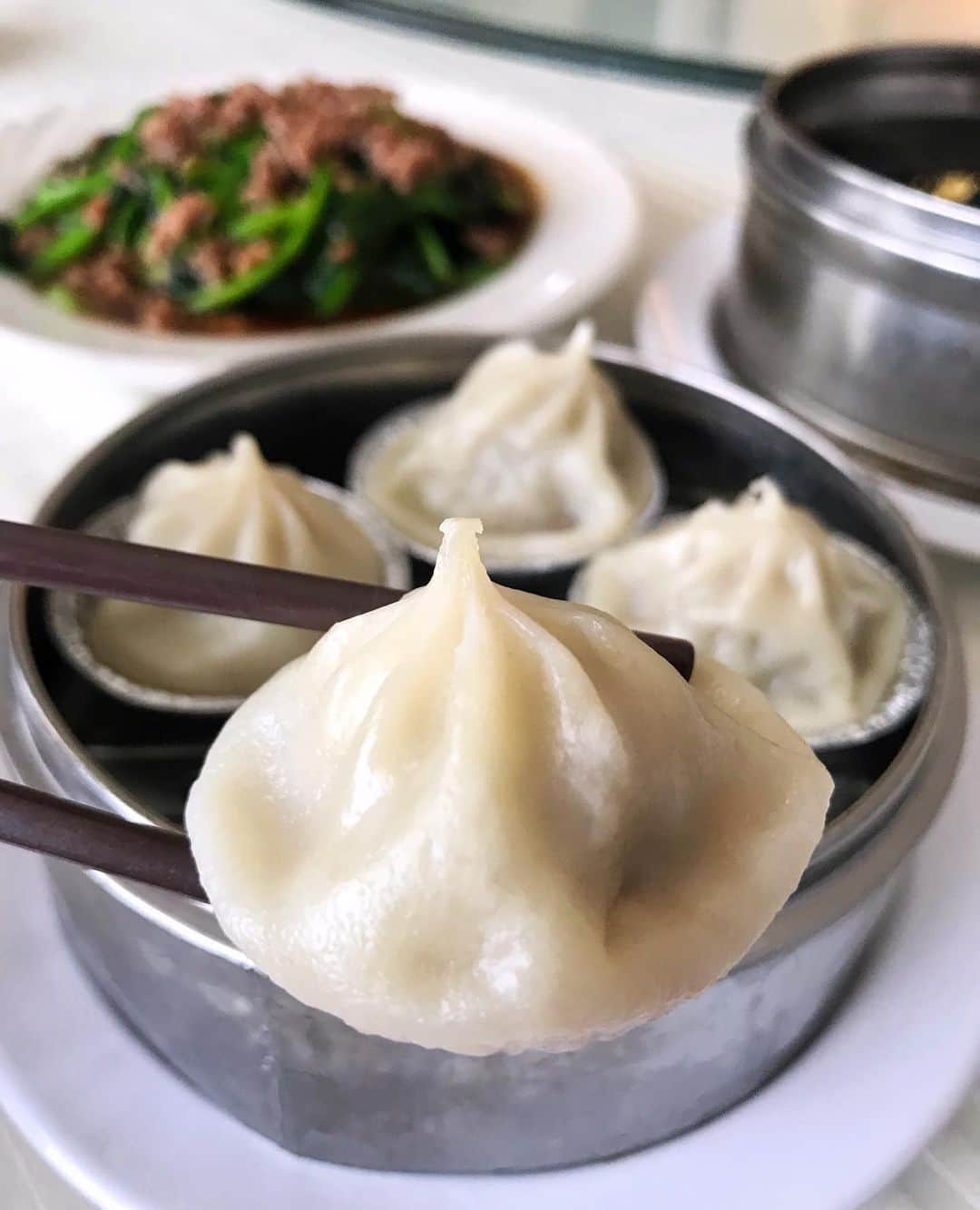 Eater LAさんのインスタグラム写真 - (Eater LAInstagram)「Juicy pork buns from @seaharbourseafood. 📸: Eater LA Instagram editor @kateatsla. Hashtag #eaterla on your best photos for a chance to be featured.」8月21日 10時22分 - eater_la