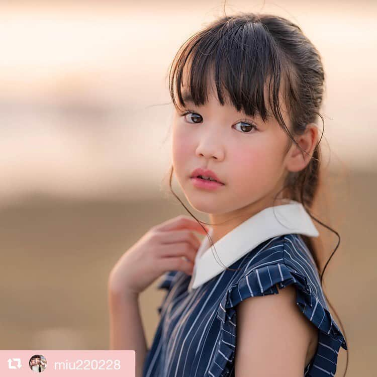 byLOVEiTさんのインスタグラム写真 - (byLOVEiTInstagram)「ミウ🧡夏休みコーデ、清楚ワンピ♪パパ撮りのミウちゃん、少し大人っぽい💕 #repost @miu220228 via @PhotoAroundApp 🧸by♡loveit 🐰 今週は、お盆お出かけスタイル💕 ☆ ミウは、清楚系なコーデにしてみました❤️ ☆ お盆休みは、少し背伸びして大人ぽい感じに😊 ☆ 一枚で、可愛いワンピース❤️ オススメです😊 ☆ 🧸着用サイズ  130🐻 🐰身長  128🐰 ☆ #お盆休み #パパ撮影 #バイラビ #バイラビット  #byloveit  #バイラビット博多阪急 #バイラビコーデ #小学生コーデ #清楚系コーデ #ワンピース #可愛い #大人っぽく #夏休み #台風の影響 #心配です #夕日 #バイラビインスタガール」8月21日 10時25分 - byloveit_official