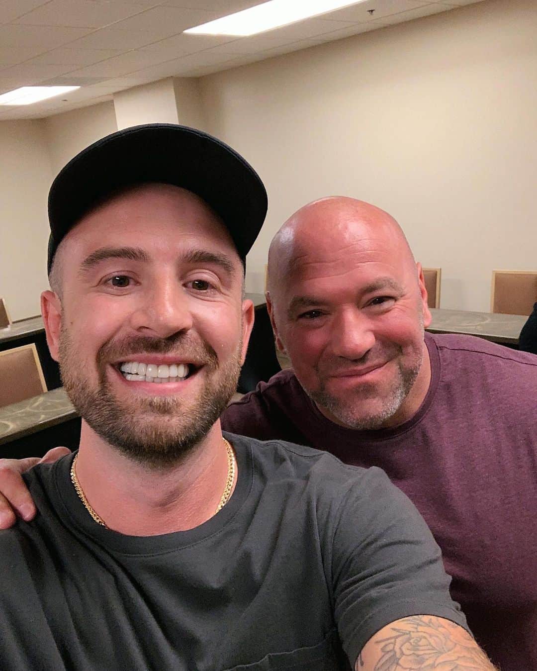 クリス・ファフのインスタグラム：「Tomorrow morning I’m posting my favorite episode of my podcast yet... - @danawhite x @shortstorylongpodcast」