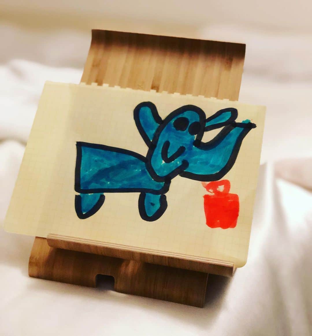 のインスタグラム：「長女の描いた絵が可愛すぎる🖼🐘 #リリー」