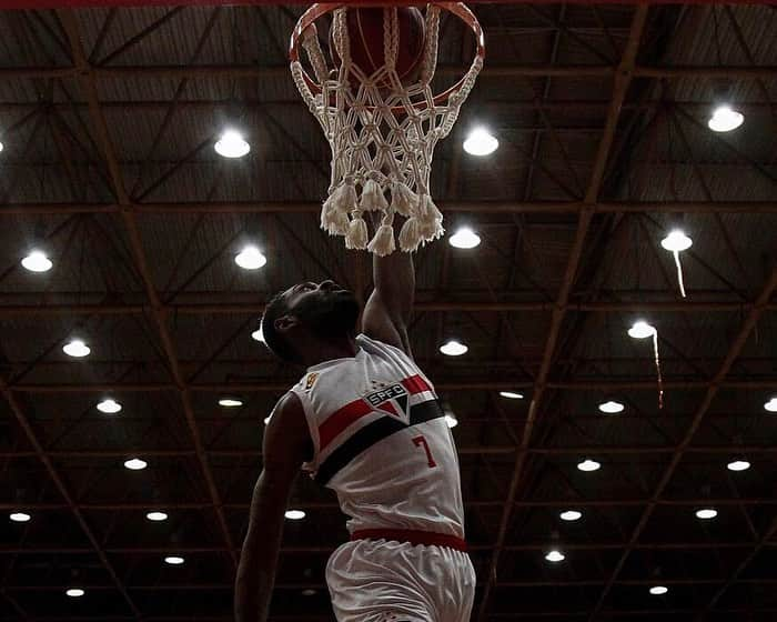 São Paulo FCさんのインスタグラム写真 - (São Paulo FCInstagram)「🏀🔥 Sequência de fotos belíssimas para destacar a quarta vitória do #BasqueteTricolor no Campeonato Paulista: São Paulo 91 x 87 Mogi, no Ginásio do Morumbi! #VamosSãoPaulo 🇾🇪 ⠀⠀⠀⠀⠀⠀⠀⠀⠀ 📸 Miguel Schincariol / saopaulofc.net」8月21日 10時51分 - saopaulofc