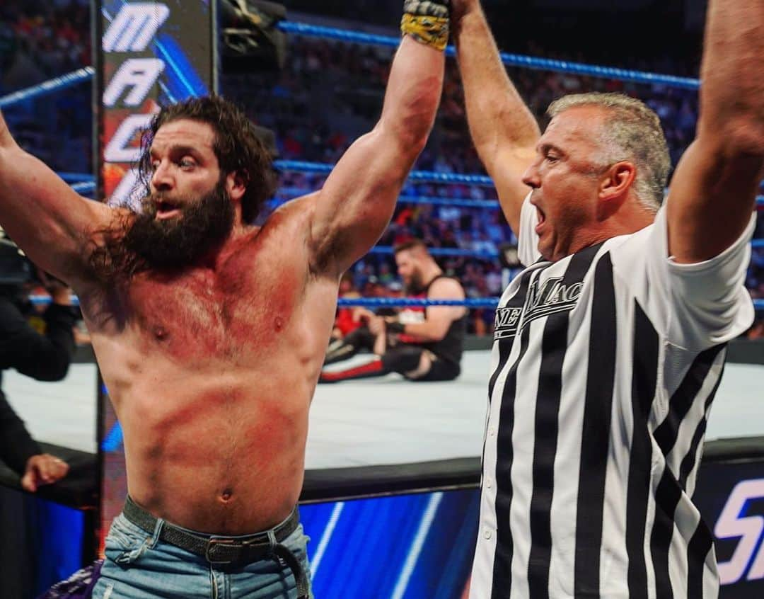 WWEさんのインスタグラム写真 - (WWEInstagram)「@iameliaswwe and @Shanemcmahon leave #KevinOwens hurting once again... #SDLive」8月21日 11時03分 - wwe