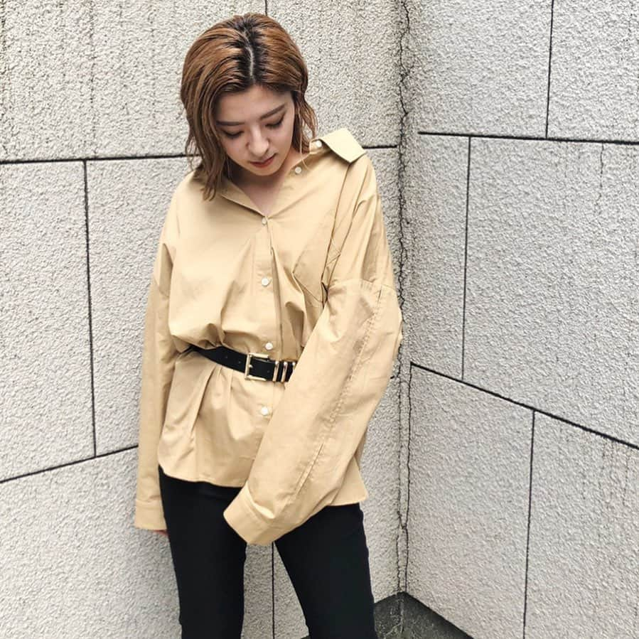 ENVYMさんのインスタグラム写真 - (ENVYMInstagram)「NEW ARRIVAL✔︎✔︎﻿ ﻿ 【アームスリットBS】﻿ ¥6,400+TAX﻿ COLOR:BLACK,WHITE,BEIGE﻿ SIZE:FREE﻿ ﻿ ﻿ #envym#envym_snap﻿ #ootd#fashion#ootn#shoes ﻿ #outfit#instafashion#style#swag﻿ #coode#makeup#coordinate#code﻿ #instagood#girl#girls﻿ #데일리룩#옷스타그램#멋스타그램#데일리﻿ #kawaii#コーディネート#ファッション﻿ @envym_official﻿ @reirei.128」8月21日 11時09分 - envym_official