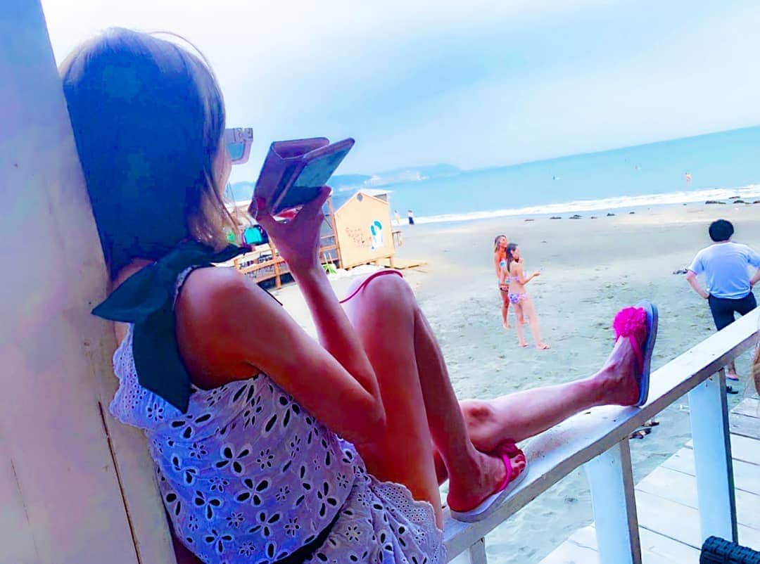 梁愛美のインスタグラム：「♡2019/8/19♡ ❥︎ ❥︎ #birthdaygirl 👧👧🎂💕 ❥︎ ❥︎ お誕生日当日は大好きな海でBBQでしたぁ😋🍖🔥 ❥︎ ❥︎ #yuigahama #yuigahama_beach #kamakula #bbq #barbecue #outdoors #beach #genic_japan #genic_beach #beachillgirls #summergirl #myfavoritebeach #japanesegirl #kawaiistyle #instagramjapan #instagrambeach #platinumproduction #aimiryou #由比ヶ浜 #鎌倉 #海の家 #海好きな人と繋がりたい #美脚 #谷間 #プラチナムプロダクション #梁愛美 #팔로우 #셀스타그램 #셀카」