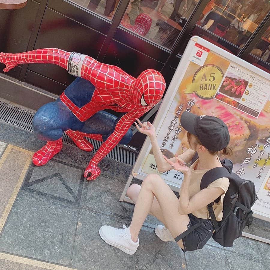 うちだゆうほさんのインスタグラム写真 - (うちだゆうほInstagram)「この前大阪行った時の写真が﻿ たくさんあるからちょろちょろ載せよっと﻿ ﻿ スパイダーマンに喧嘩売ったら﻿ 妹に絶対負けるわって言われてた🤔﻿ ﻿ #スパイダーマン #spiderman #flakerecorords #hm #camper #camperjapan #カンペール #超楽しそう」8月21日 11時33分 - uchidayuho
