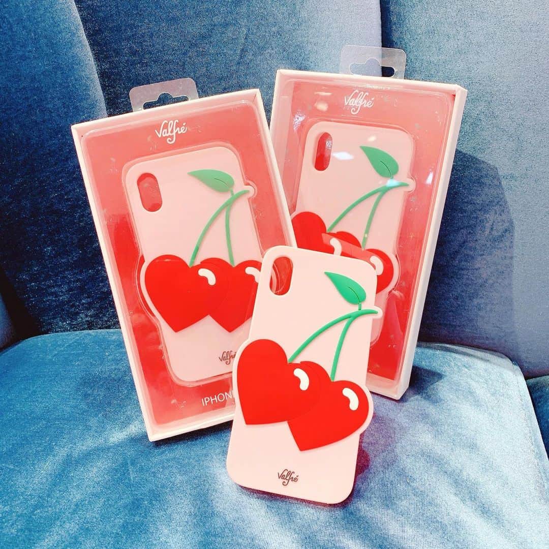 lilLillyさんのインスタグラム写真 - (lilLillyInstagram)「lilLilly x Valfre Collaboration Collection ©VALFRÉ2019 . Heart Cherry iPhone Case color PINK size iphoneX/XS ¥5,800 + tax . #lilLilly #lilLillytokyo #lilLillyshinjuku #lilLillynagoya #valfre」8月21日 11時37分 - lillilly_official