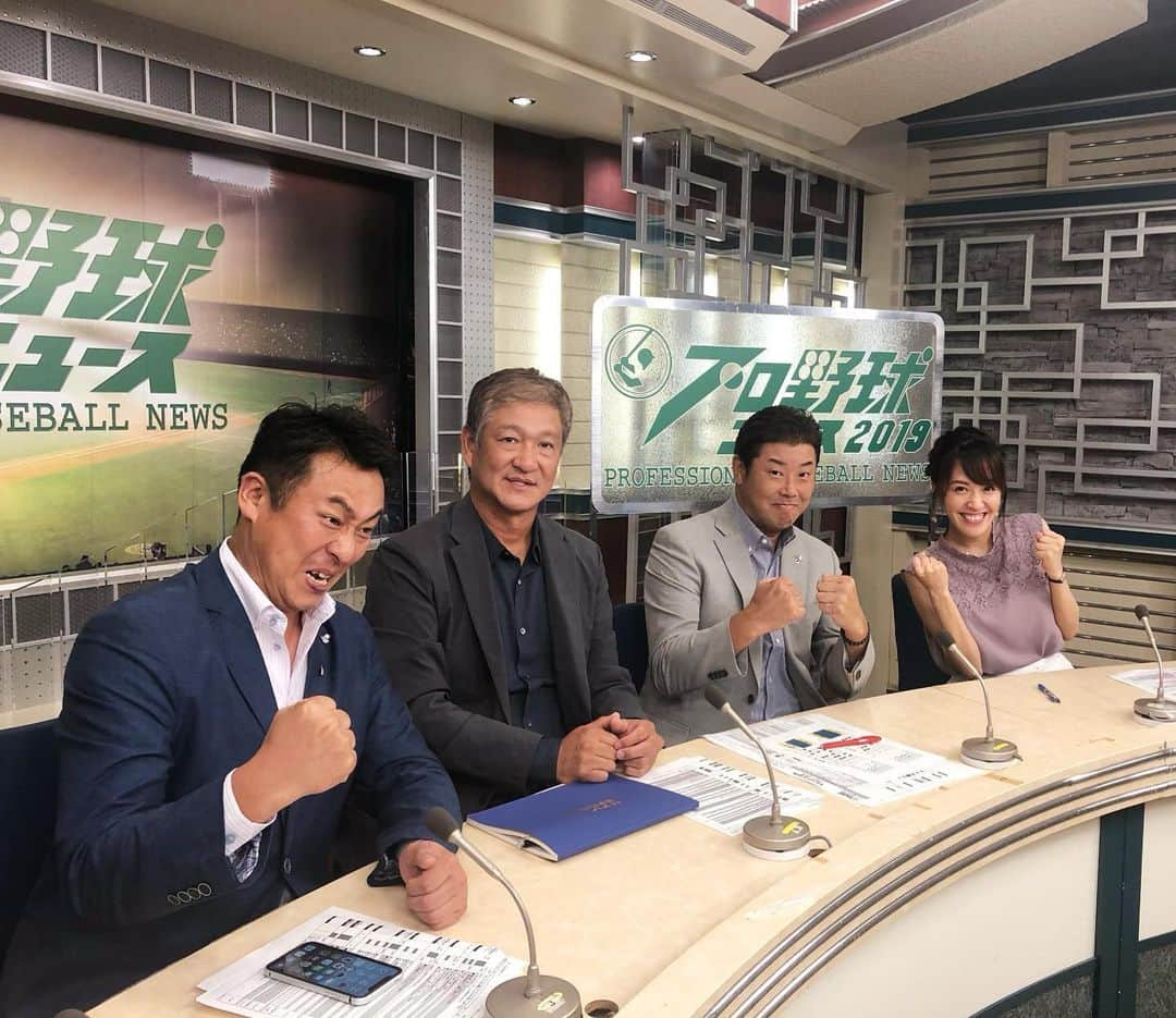 堤友香さんのインスタグラム写真 - (堤友香Instagram)「. 昨日のプロ野球ニュースでは お久しぶりの 片岡さんにお会いできました〜☺️ . 昨日のカープ戦で飛び出した 鈴木誠也選手のホームラン❣️ ガッツポーズをみんなで真似しました😆💪 #プロ野球 #プロ野球ニュース #鈴木誠也 選手  #見事な #ホームラン #ガッツポーズ #野球好きな人と繋がりたい」8月21日 11時59分 - yuka_tsutsumi0605