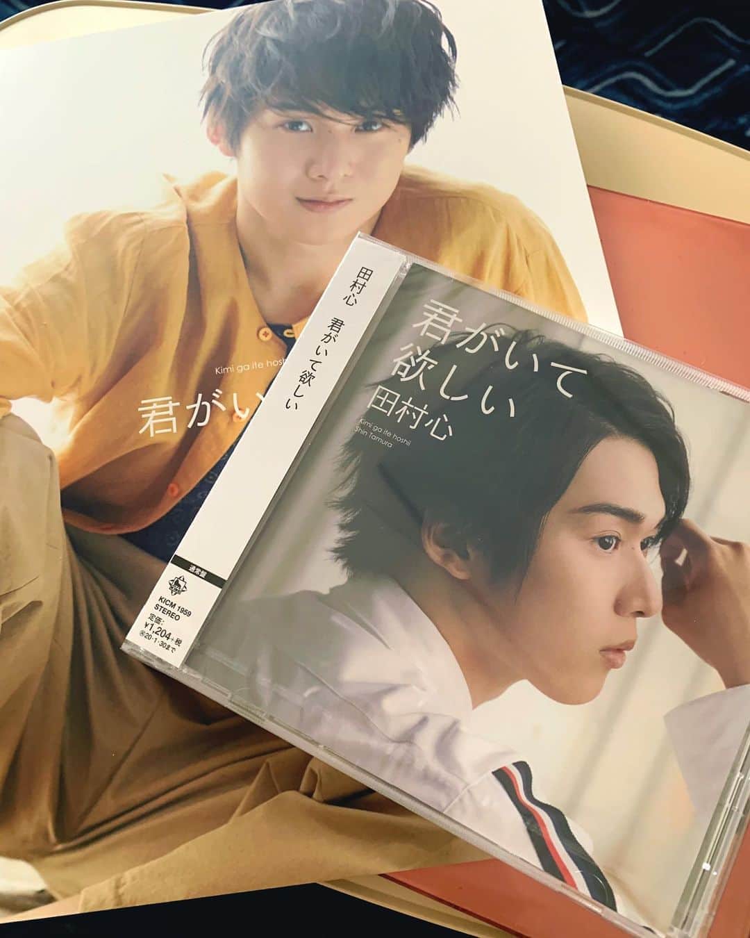 のインスタグラム：「#刀剣乱舞 でお馴染みの俳優の#田村心 君の#キングレコーズ から発売されたデビューシングルのボーカルプロデュースをさせて頂きました🎶23歳とは思えない男らしい心君、これからの活動も期待してるよ✊🏻Had an opportunity to #vocal #produce #actor, #ShinTamura s first single, out from #kingrecords. Check it out! And check Shin’s play, #tokenranbu #japan #tokyo #actors #divafreshyuri #tamurashin」