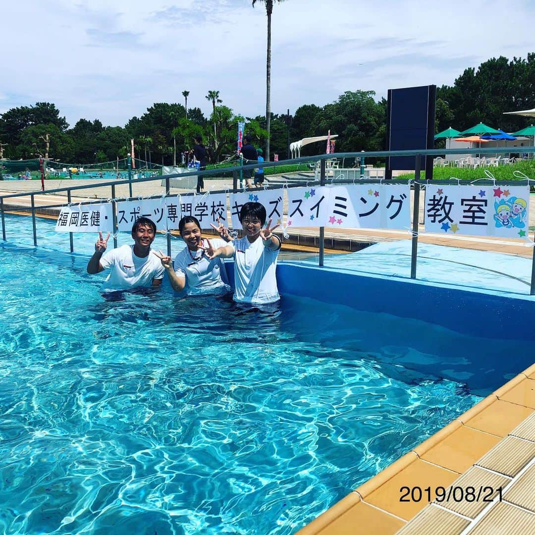 海の中道サンシャインプールさんのインスタグラム写真 - (海の中道サンシャインプールInstagram)「さらに❗️本日は恐竜噴水プールにて、福岡医健・スポーツ専門学校のみなさんによる「キッズスイミング教室」を行なってます‼️午前の部でもたくさんのお友だちに参加していただきましたー😆午後の部は、13:10〜となってます‼️みなさん、ぜひ恐竜噴水プールへ‼️ 8/20(火)までの本年入場者数:152,000名  #サンシャインプール #海の中道サンシャインプール #sunshinepool #海の中道海浜公園 #海の中道 #うみなか #uminonakamichiseasidepark #uminonakamichi #uminaka #夏 #夏休み #福岡の夏 #summer #晴れ #福岡 #福岡市 #福岡市東区 #fukuoka  #850万人 #850万人突破 #1万人ごとにプレゼント  #15万人突破 #記念品 #記念品贈呈 #プレゼント #次は16万人 #5万人ごとは景品豪華 #水泳教室 #スイミング教室 #福岡医健・スポーツ専門学校」8月21日 11時56分 - uminaka_sunshinepool