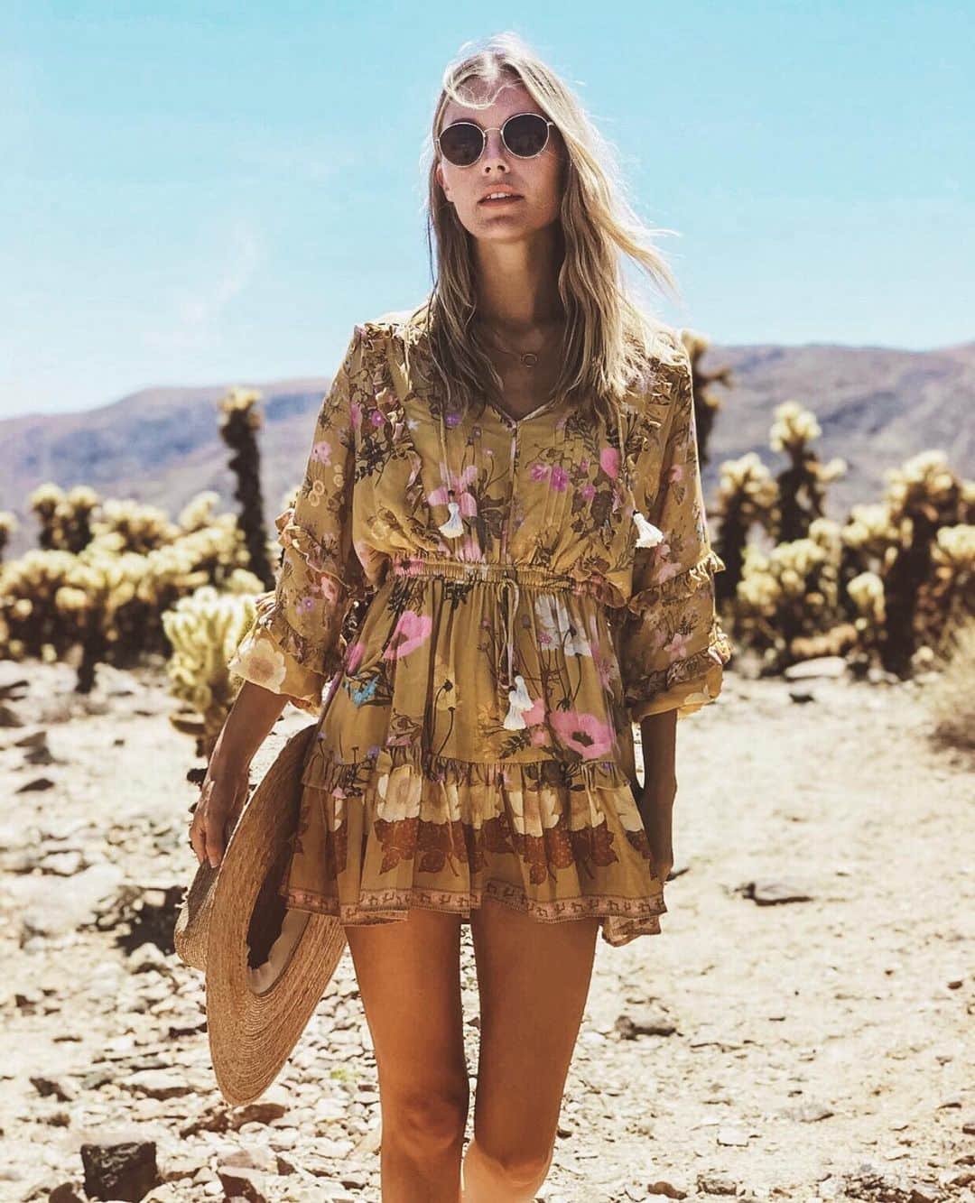 SPELLさんのインスタグラム写真 - (SPELLInstagram)「Desert adventures with @fernpalmer_ in our Wild Bloom Long Sleeve Playdress 🌵🌼」8月21日 11時57分 - spell