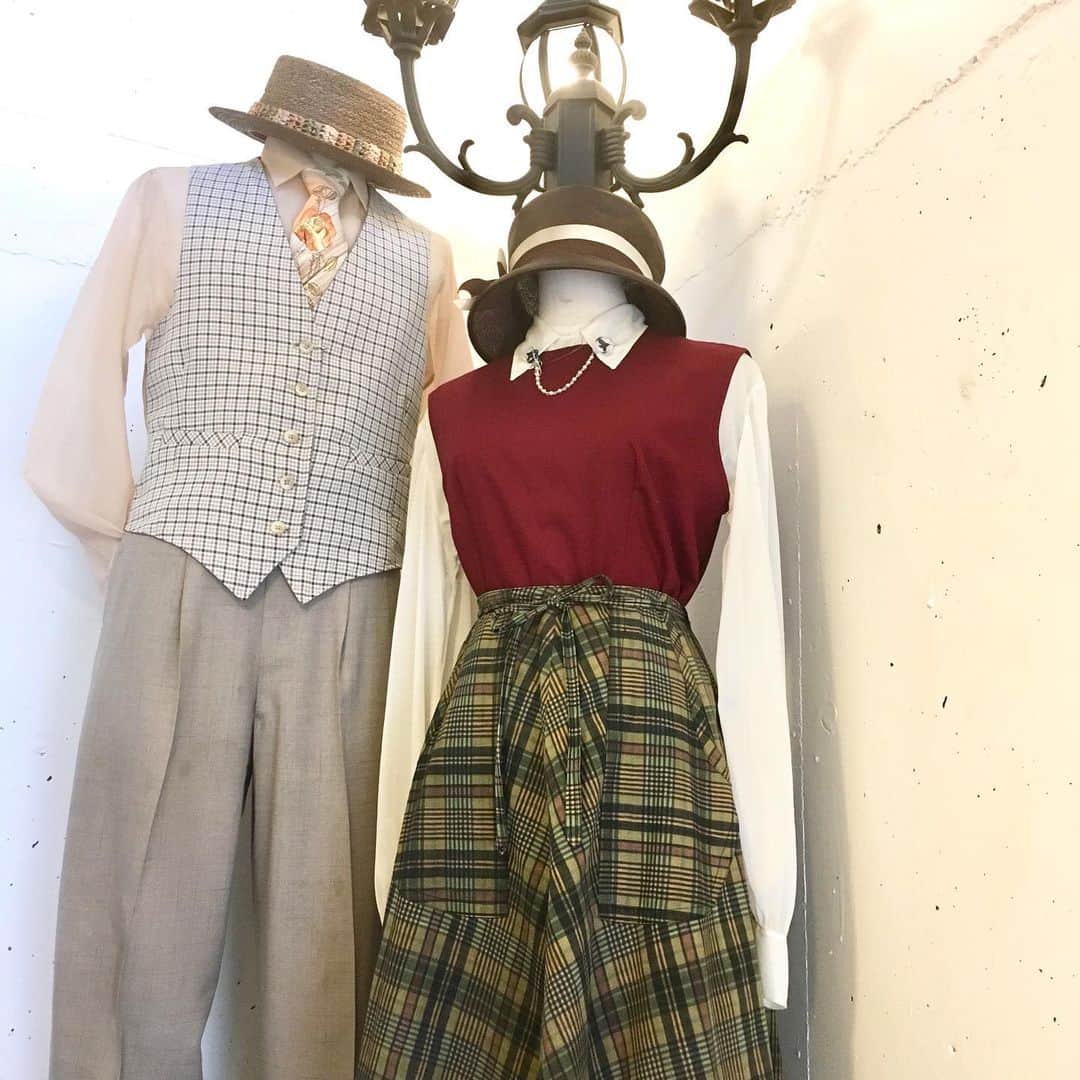 NUTTY Vintage&Collectibleさんのインスタグラム写真 - (NUTTY Vintage&CollectibleInstagram)「🍂NUTTY OPEN🍂  店内トルソーたちも 秋仕様でみなさまをお迎えいたします🍏🍏🍏 本日も20時まで みなさまのご来店をお待ちしております★★ #nutty#vintageshop#boutique#osaka#horie#japan#ootd#fashion#vintagestyle#vintagefashion#used#vintage#大阪#堀江#南堀江#古着#古着屋#古着女子#ヴィンテージ#ビンテージ#ootd#コーディネート#coordinate#ファッション#大阪古着#ヴィンテージショップ#40s#50s#60s」8月21日 12時13分 - nutty_vintage
