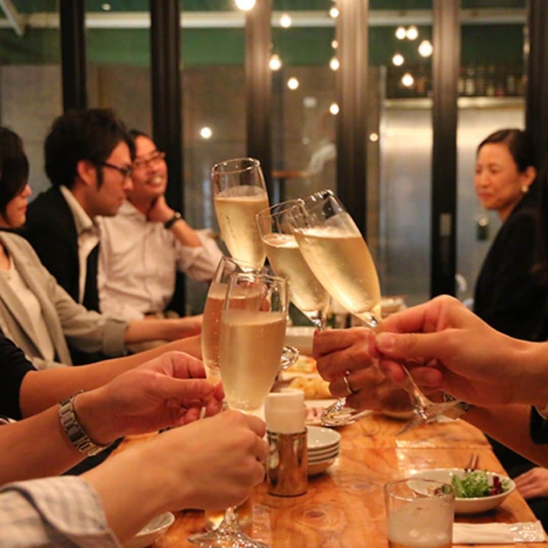 ビアージョ新宿のインスタグラム：「こんにちは、新宿西口のイタリアン＆ワインバル「ビアージョ」です。 ブログ更新しました！ 「暑い日は、いろいろなワインの楽しみ方ができます」 是非ご来店をお待ちしております。 ▼詳しくはこちら▼ https://viagio-shinjuku.com/  #ビアージョ#新宿#イタリアン#バル#居酒屋#送別会#二次会」