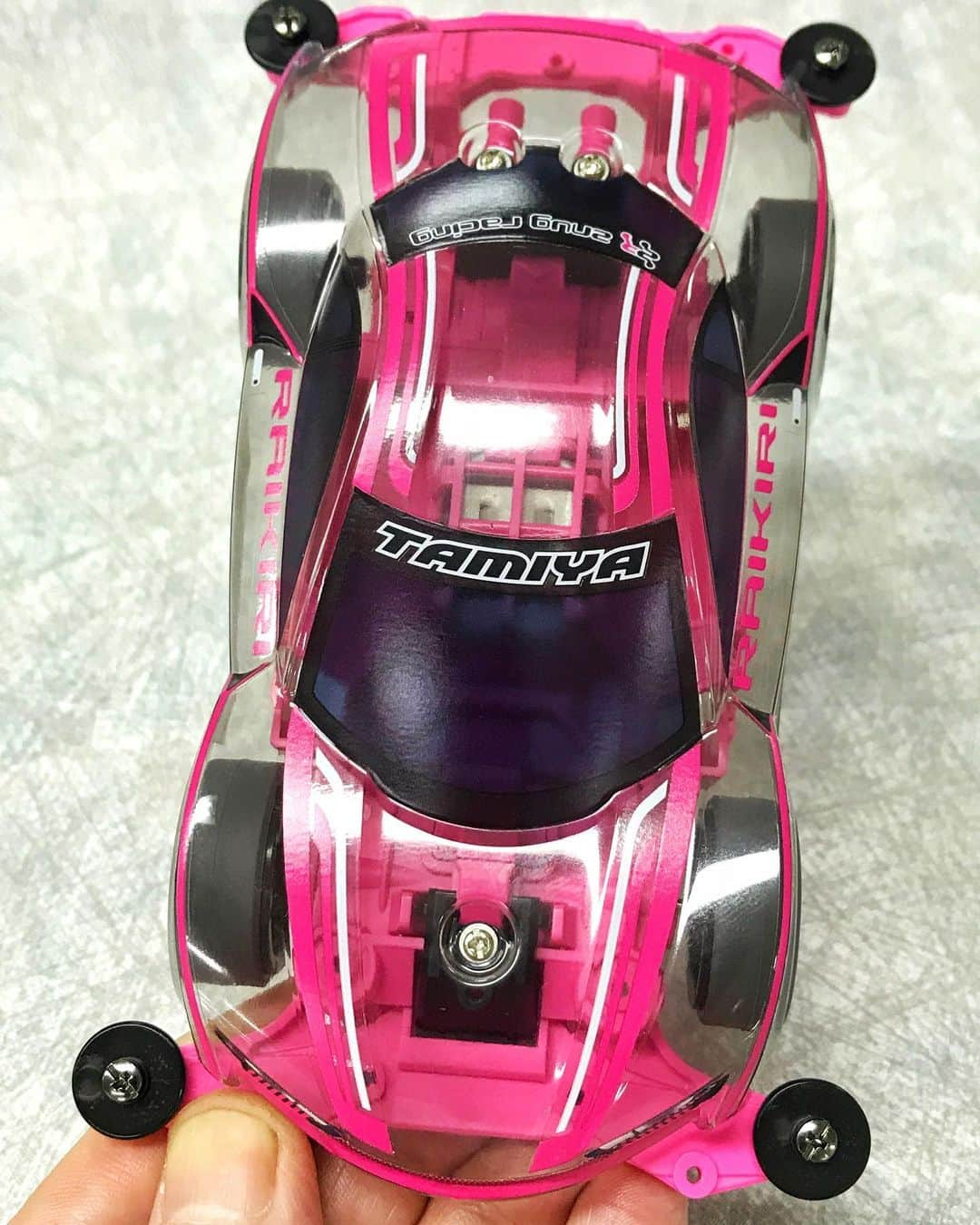 ミニ四駆さんのインスタグラム写真 - (ミニ四駆Instagram)「RAIKIRI PINK SPECIAL 🏁今週の新製品『ライキリ ピンクスペシャル(ポリカボディ／MSシャーシ)』#mini4wd #tamiyamini4wd #ミニ四駆」8月21日 12時26分 - tamiya_mini4wd