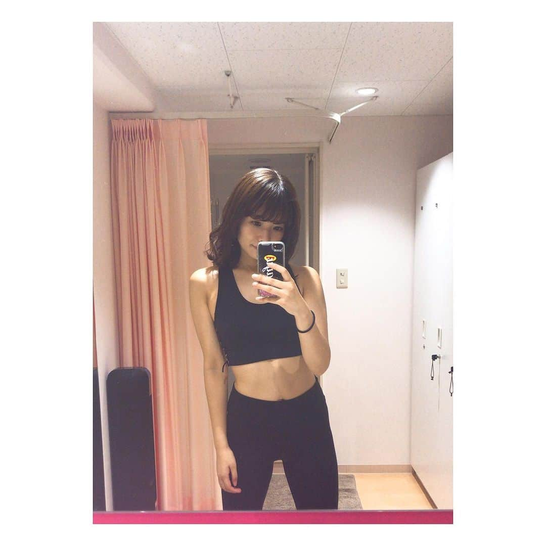 川村茉由さんのインスタグラム写真 - (川村茉由Instagram)「足のむくみが取れて 足が柔らかくなる #マスターストレッチ 👏 トレーニングしても、 マッサージしても、 食事減らしても… 足が痩せないって人に 本当に試してほしい🥺 * 同時にお腹も引き締まる✨ * 今週行けないからウズウズ🥴 家に欲しいくらい。笑 * 美脚トレーナー @tsuboi_you 😎✨ *  #gym #training #happy #love #nagolic #like #instagood #follow #me #トレーニング #トレーニング女子 #ジム #マスターストレッチ #ストレッチ #ダイエット」8月21日 12時20分 - mayupi_k