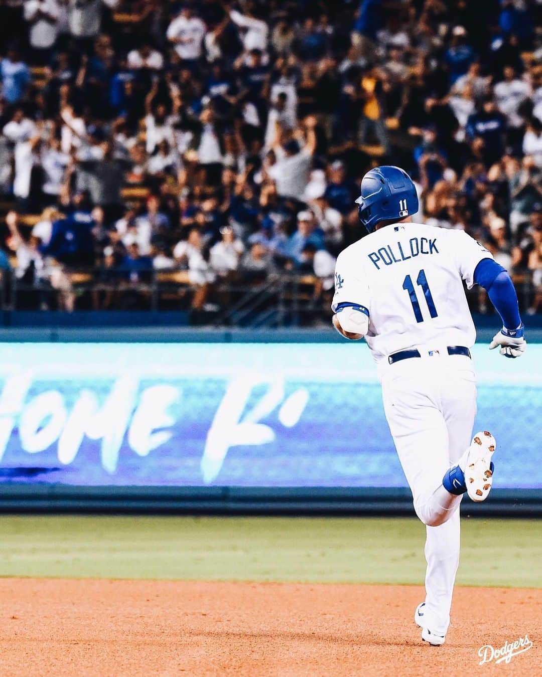 Los Angeles Dodgersさんのインスタグラム写真 - (Los Angeles DodgersInstagram)「@ajpollock_ and @freshprinceoflad from long distance!」8月21日 12時28分 - dodgers