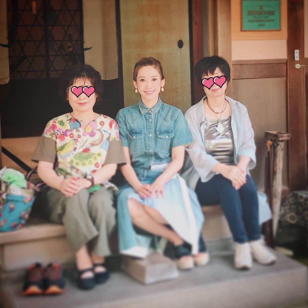 龍真咲さんのインスタグラム写真 - (龍真咲Instagram)「B型女3人旅w プチ家族旅行✈️ 海を見て、美味しい食事と、お風呂に入って川の字で寝る❗️ 弾丸だったけどなかなか刺激的で楽しい旅✨✨ まだまだ暑いので皆さま、暑さ対策しましょうね💦💦💦 唐津の水野旅館、歴史と風情がありとても素敵なところでした✨✨✨」8月21日 12時29分 - masaki_ryu