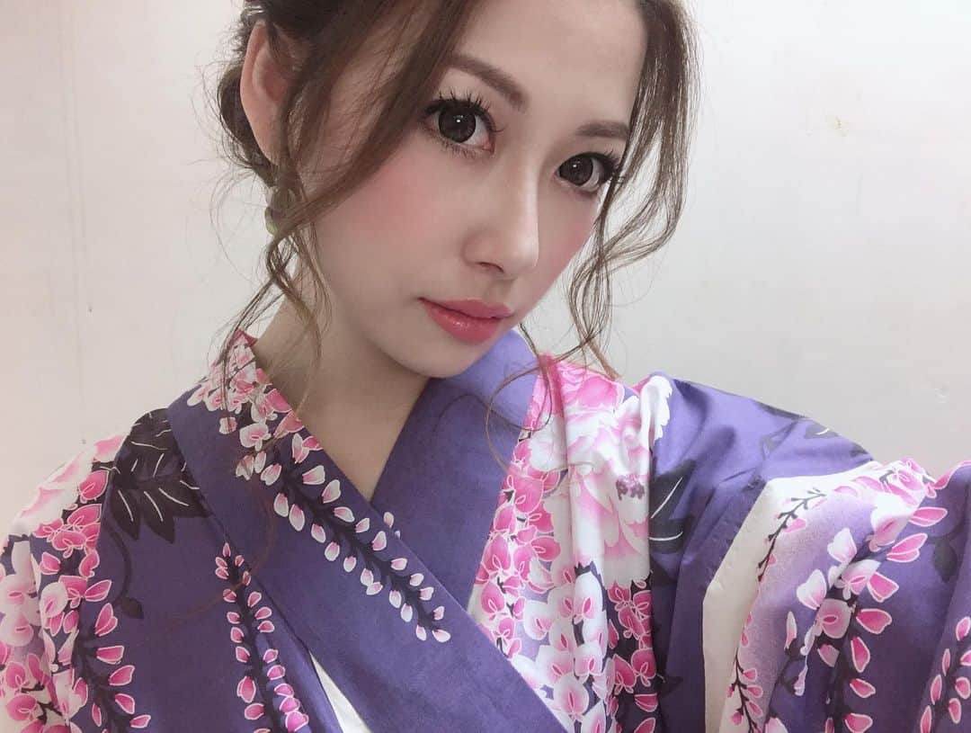 美沙さんのインスタグラム写真 - (美沙Instagram)「2019.08.16.17 今年初の浴衣2days👘❤️💜 . 仕事じゃなくてプライベートで浴衣着たいなぁ。 浴衣で花火大会とかお祭りとかデート希望🥺 . #浴衣 #夏 #祭 #花火 #デート #GRACE #グレイス #中洲 #キャバクラ #キャバ嬢」8月21日 13時02分 - misa0623r